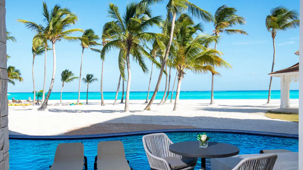 Club Ocean Front Junior Suite Swim Up Pool — Hyatt Ziva Cap Cana