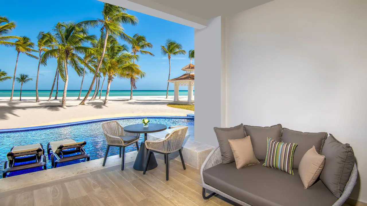 Club Ocean Front Junior Suite Swim Up Terrace — Hyatt Ziva Cap Cana