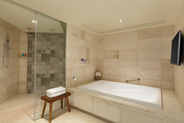 Club Oceanfront Master Suite bathroom — Hyatt Ziva Cancun