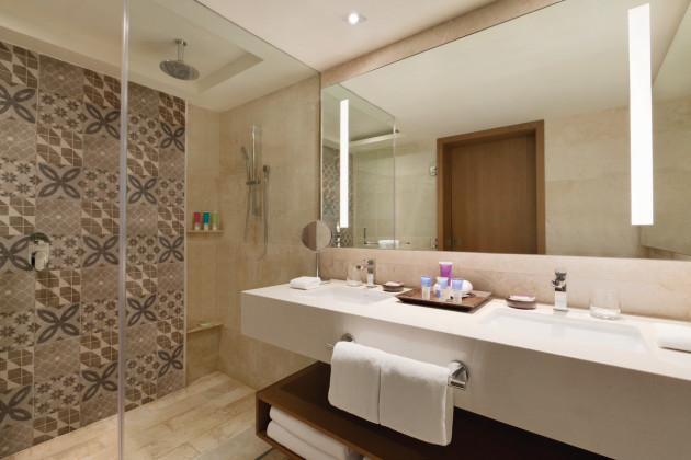 Oceanfront bathroom — Hyatt Ziva Cancun