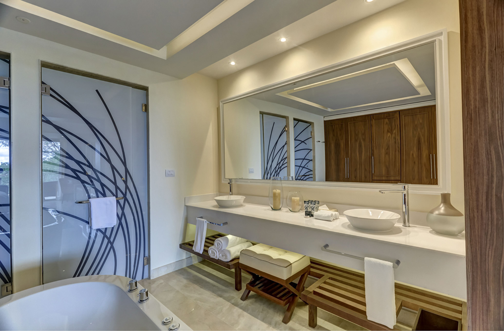 Chairman Suite bathroom