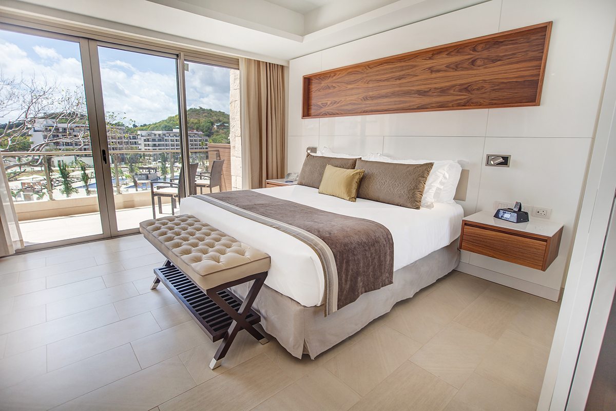 Luxury Family Suite Ocean View — Royalton Negril