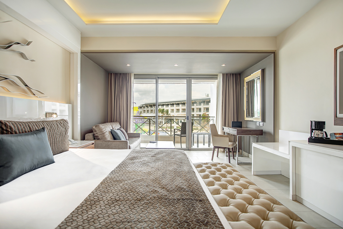 Luxury Junior Suite king bed