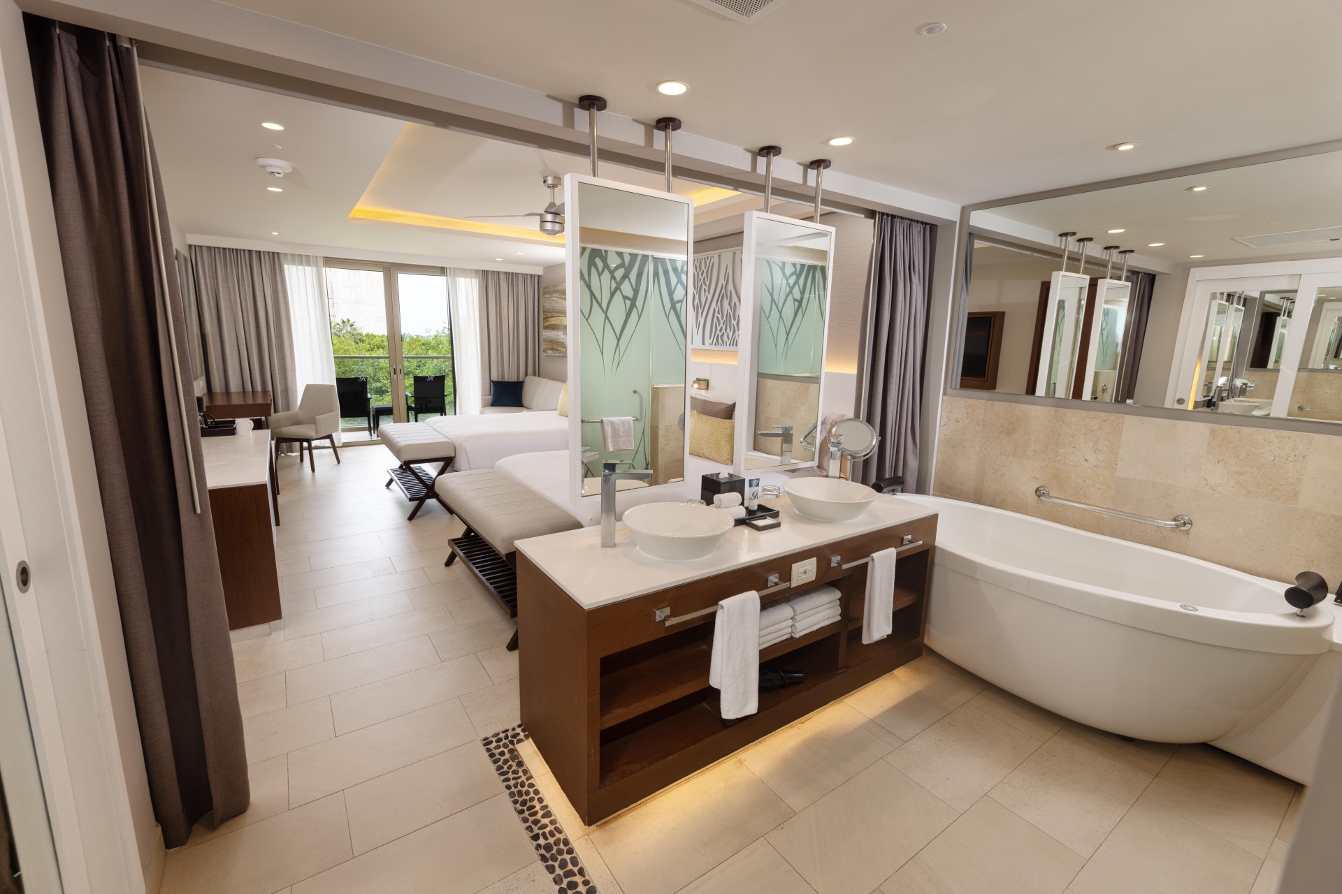 Diamond Club Luxury Junior Suite bathroom