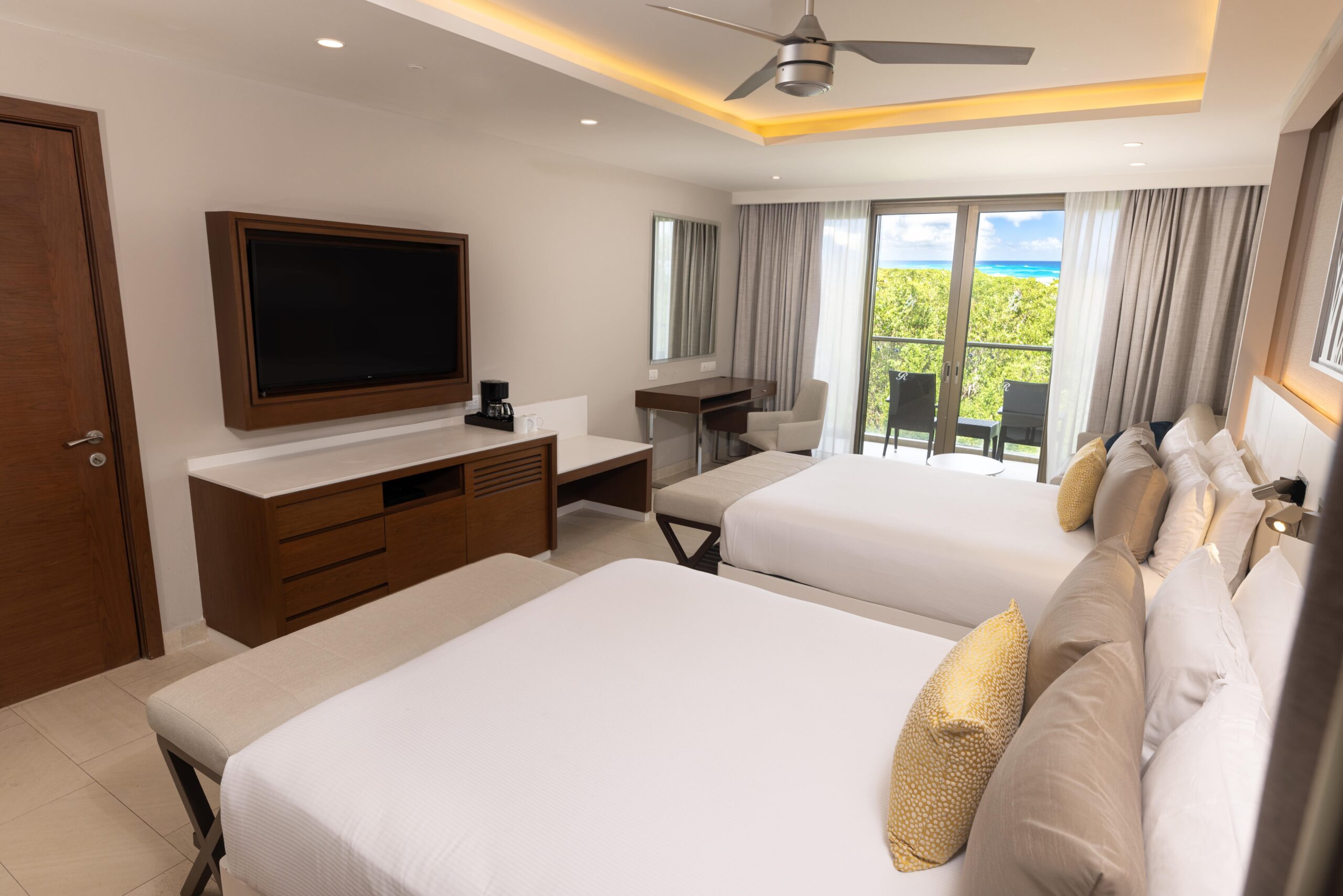 Royalton Riviera Cancun Diamond Club Luxury Junior Suite