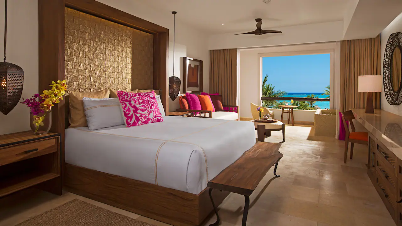 Preferred Club Junior Suite Ocean Front King — Secrets Akumal