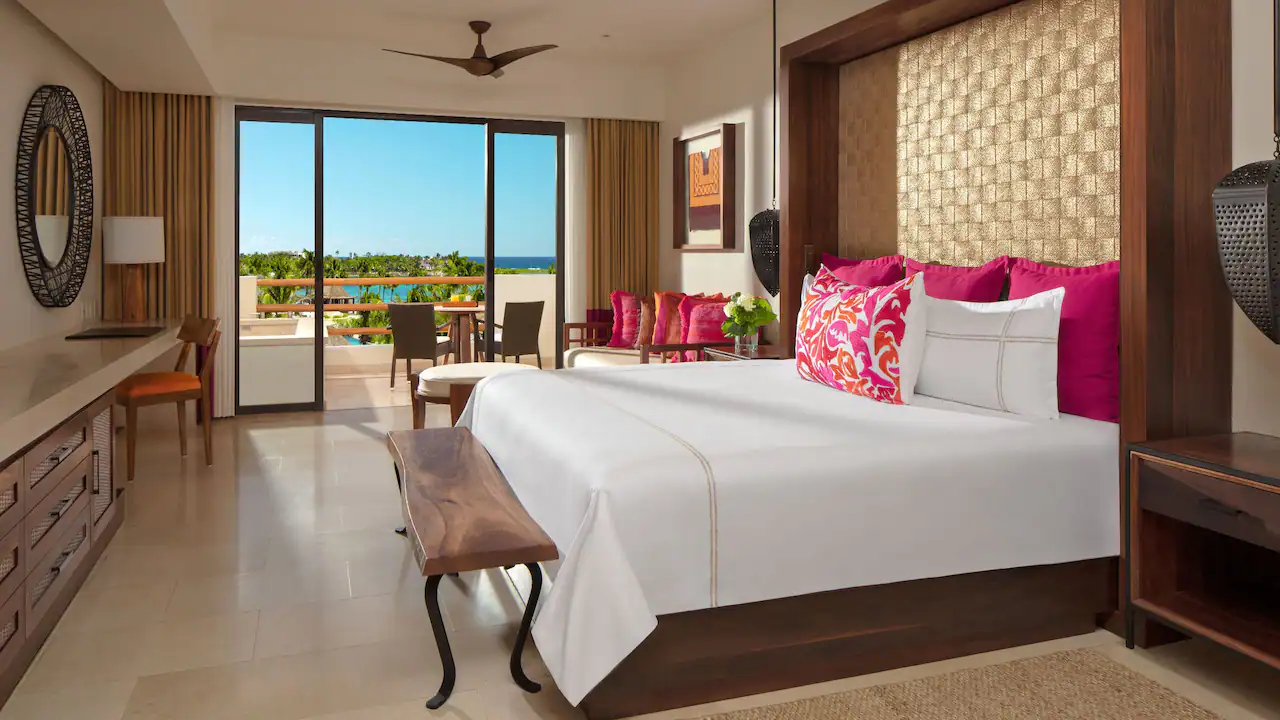 Preferred Club Junior Suite Ocean View King — Secrets Akumal