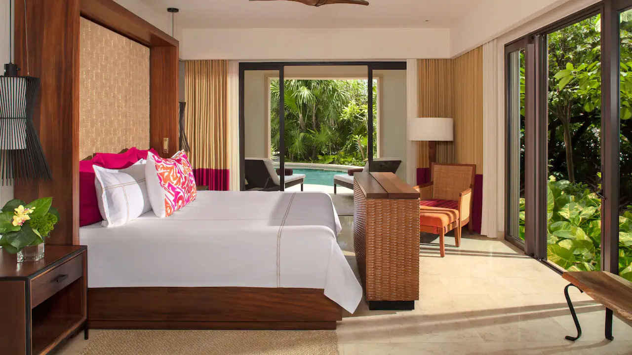 Romance Master Suite Swim Out — Secrets Akumal