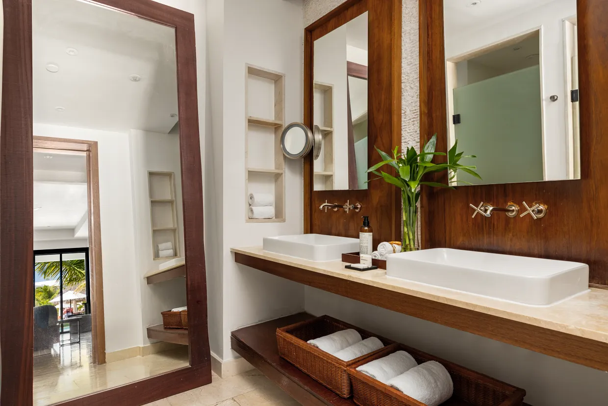 Junior Suite Swim Out Bathroom — Secrets Cap Cana