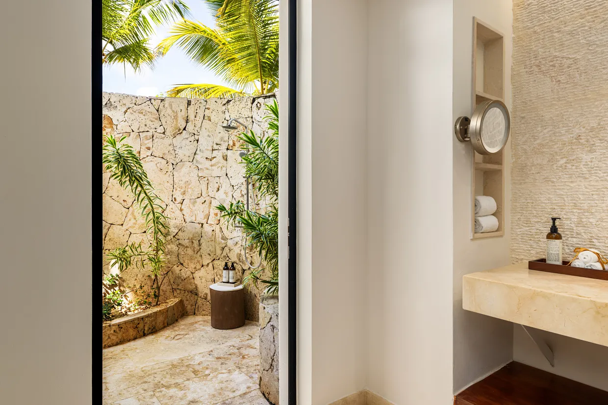 Preferred Club Bungalow Suite Swim Out Moon Shower — Secrets Cap Cana