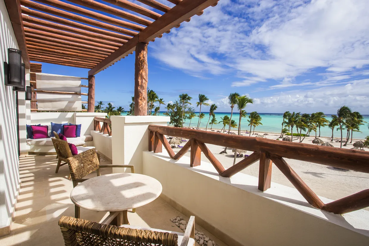 Preferred Club Master Suite Ocean Front Terrace — Secrets Cap Cana