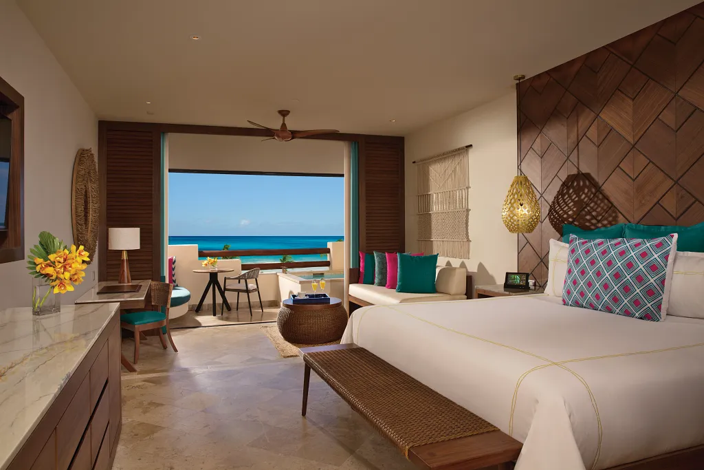Preferred Club Junior Suite Ocean Front king bed — Secrets Maroma Beach