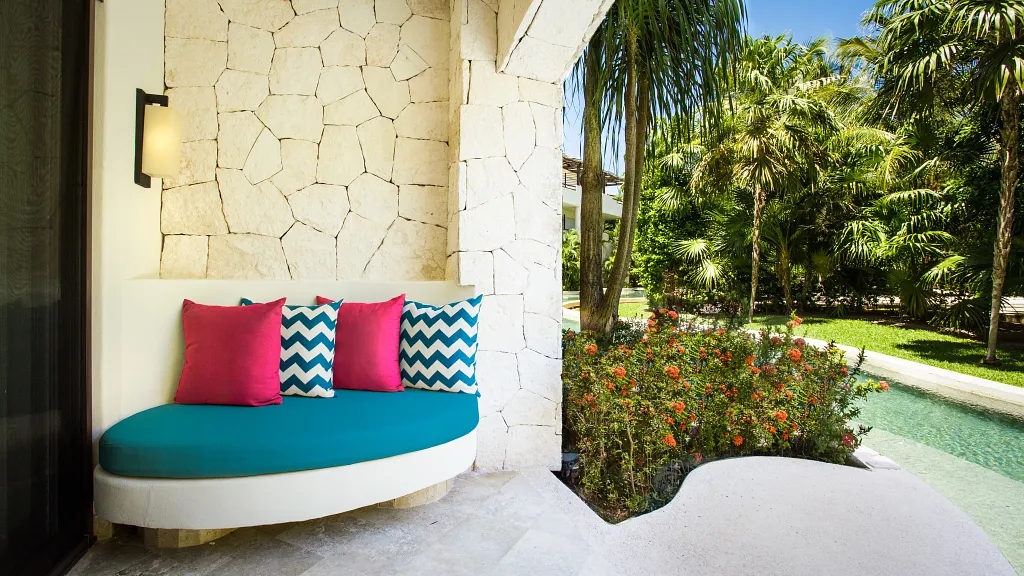 Preferred Club Junior Suite Swim Out terrace — Secrets Maroma Beach