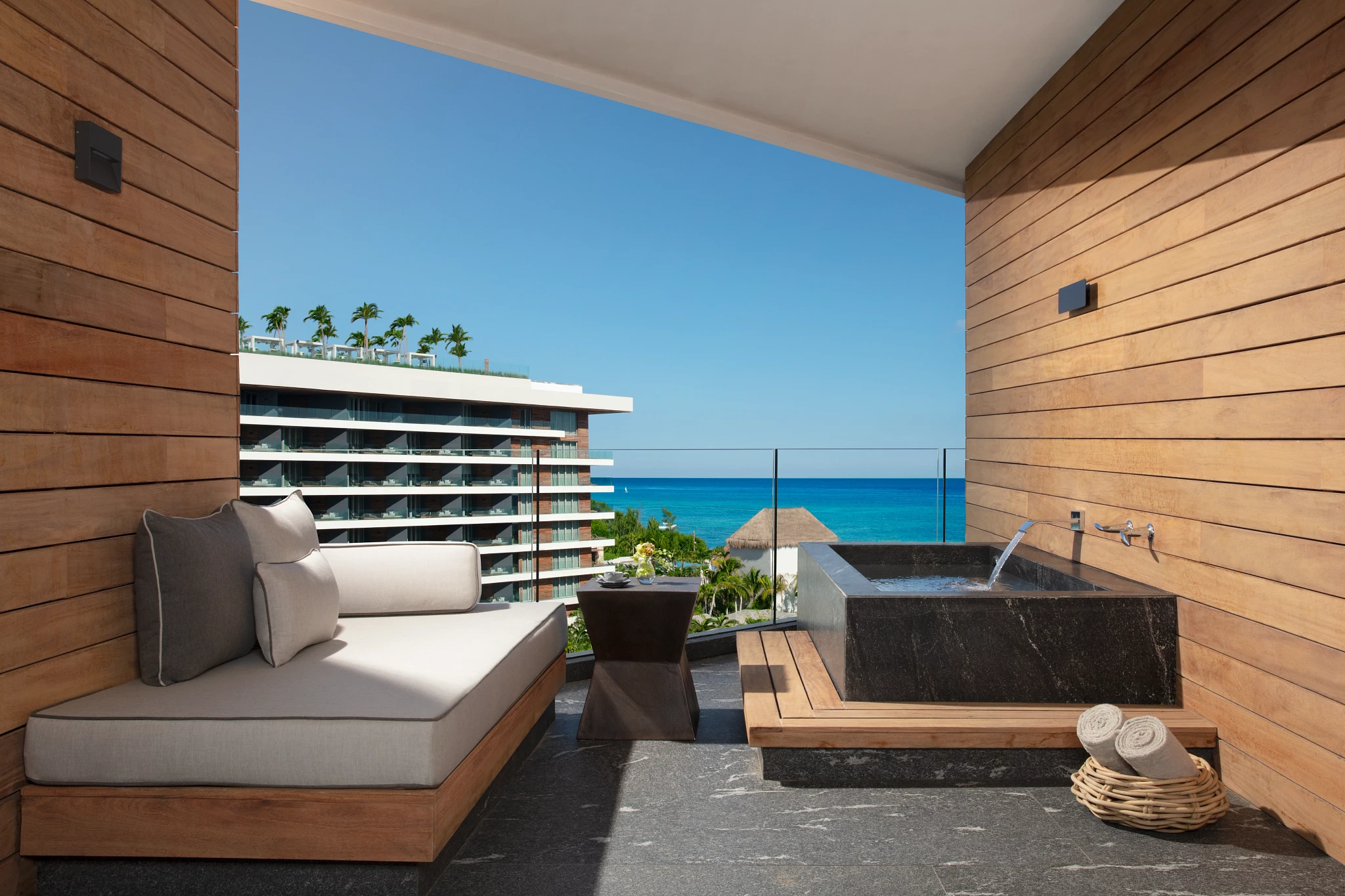 Preferred Club Junior Suite Ocean View — Secrets Moxché
