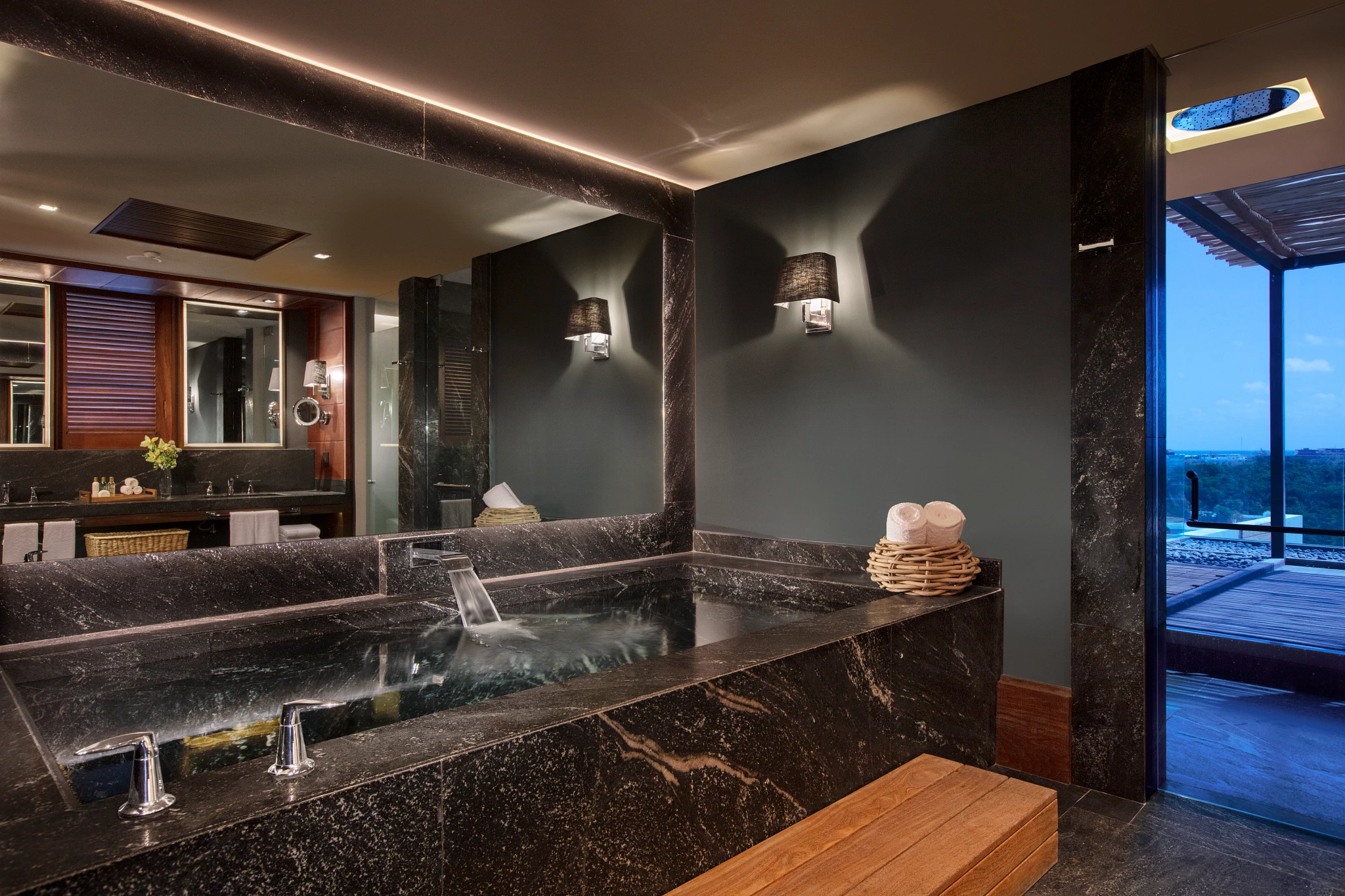 Preferred Club Paramount Suite Ocean View bathroom — Secrets Moxché