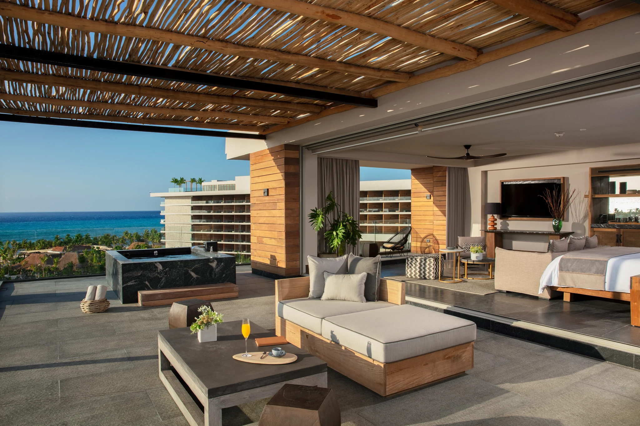 Preferred Club Paramount Suite Ocean View terrace — Secrets Moxché