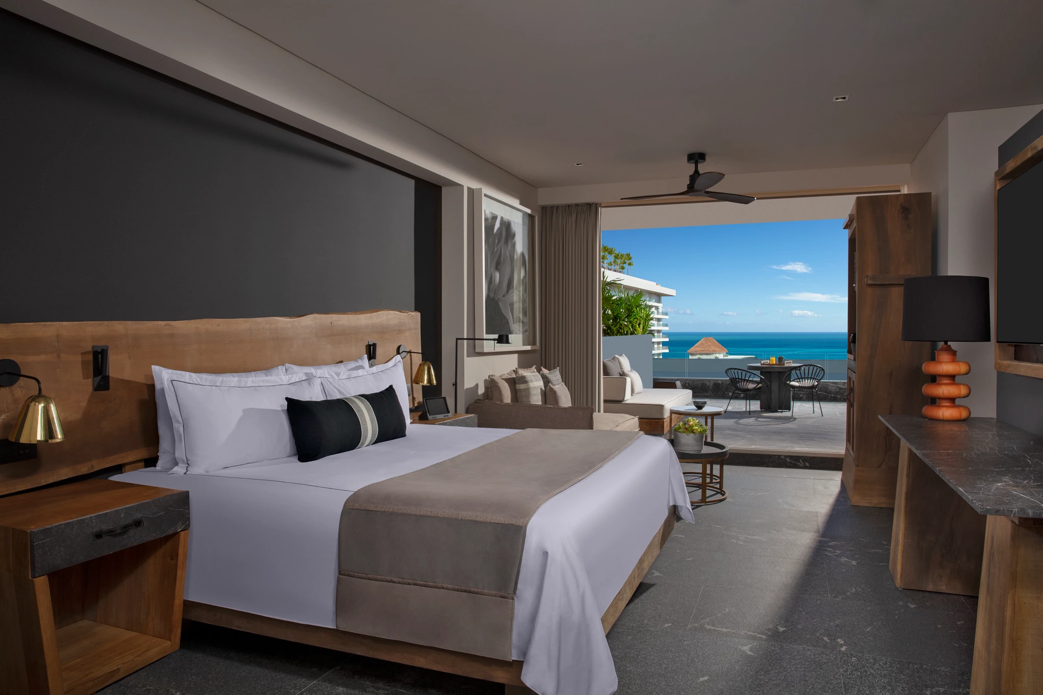 Preferred Club Superior Junior Suite Ocean View king bed — Secrets Moxché