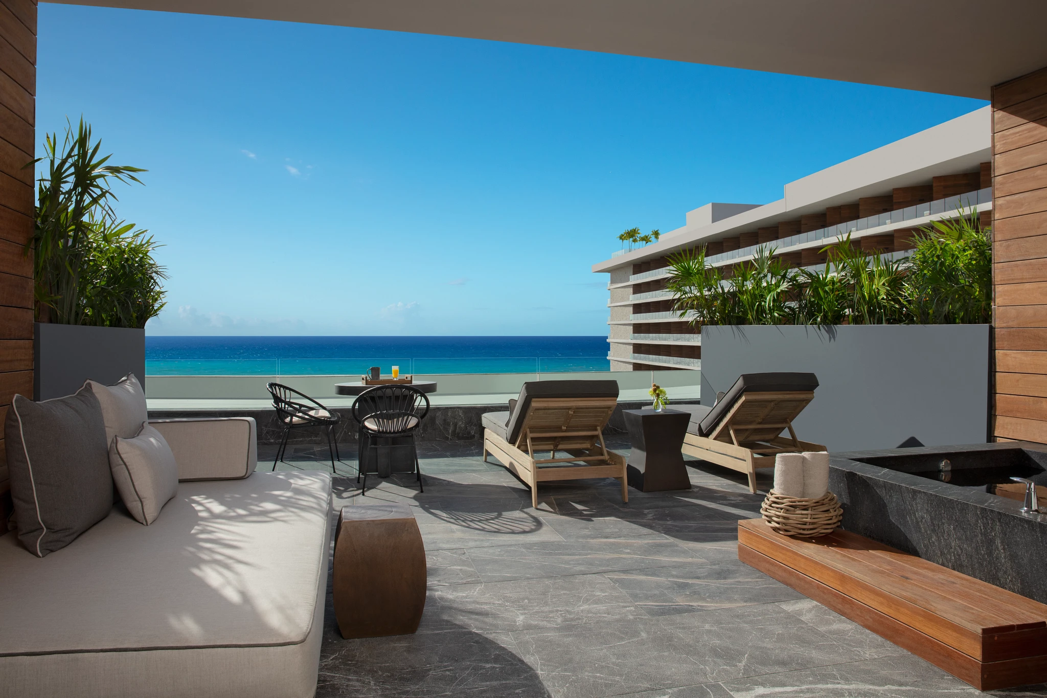Preferred Club Superior Junior Suite Ocean View terrace — Secrets Moxché