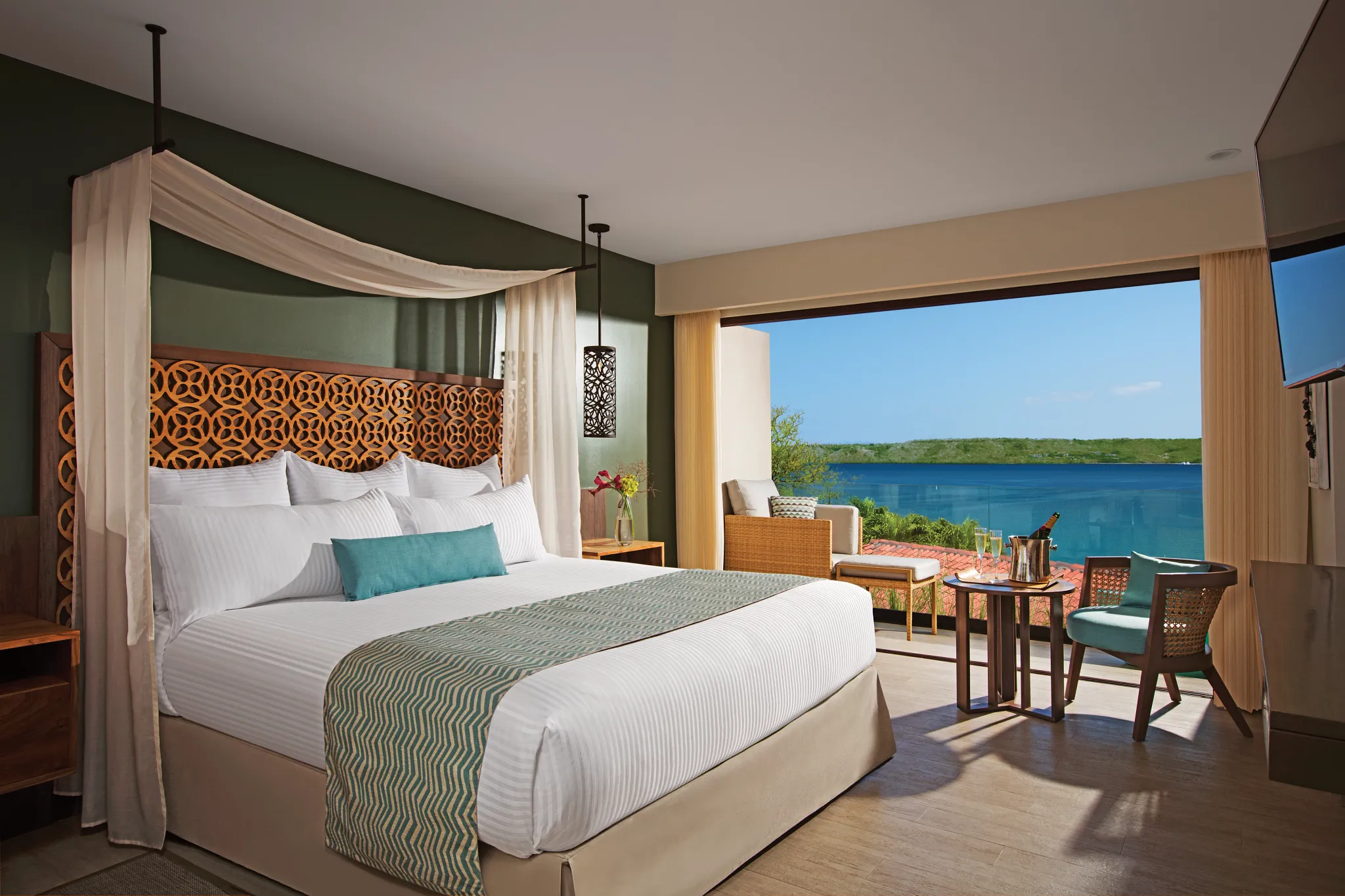 Deluxe Ocean View King Balcony — King Bed — Secrets Papagayo