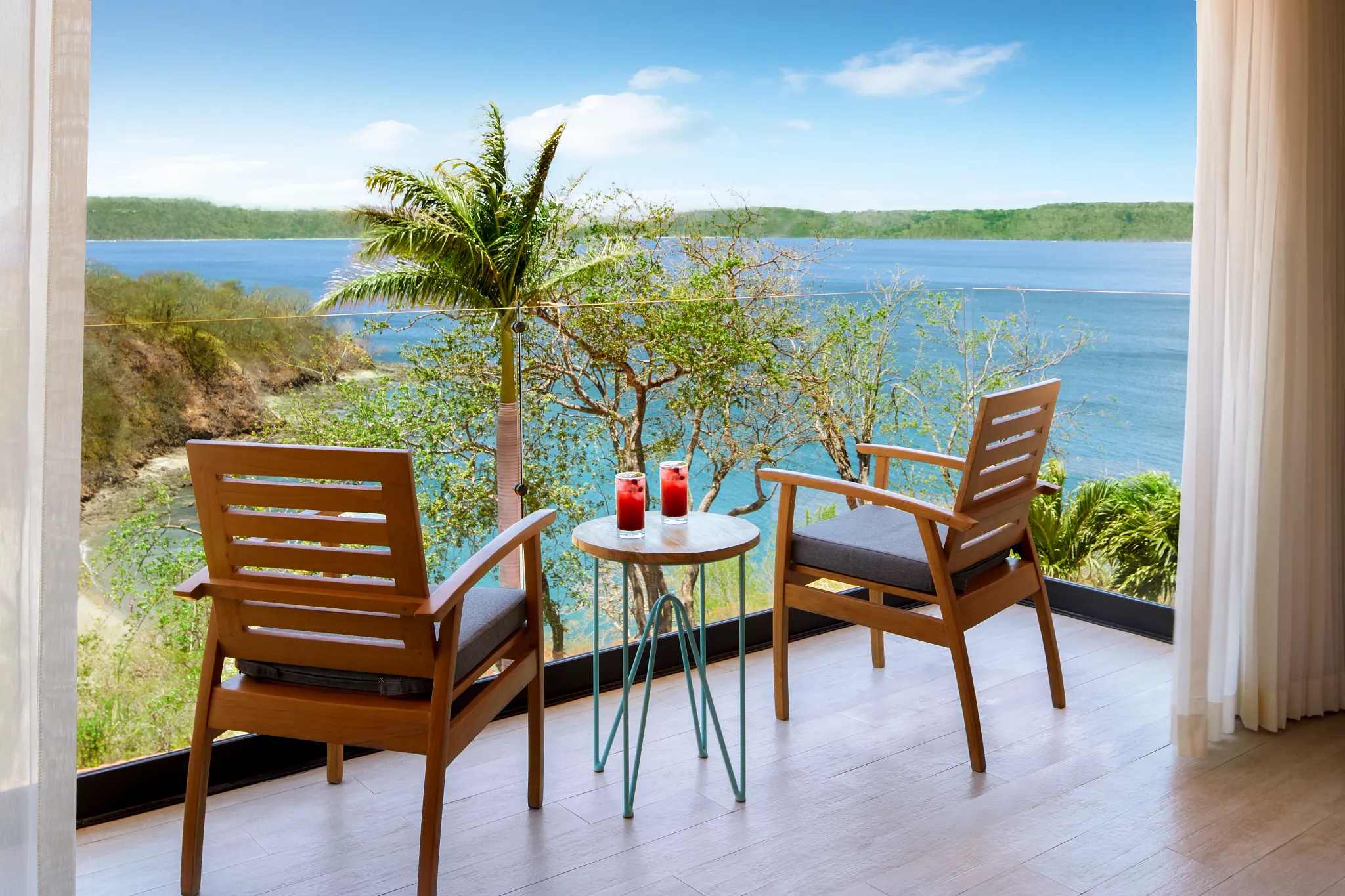 Deluxe Ocean View King Balcony — Ocean View Terrace — Secrets Papagayo
