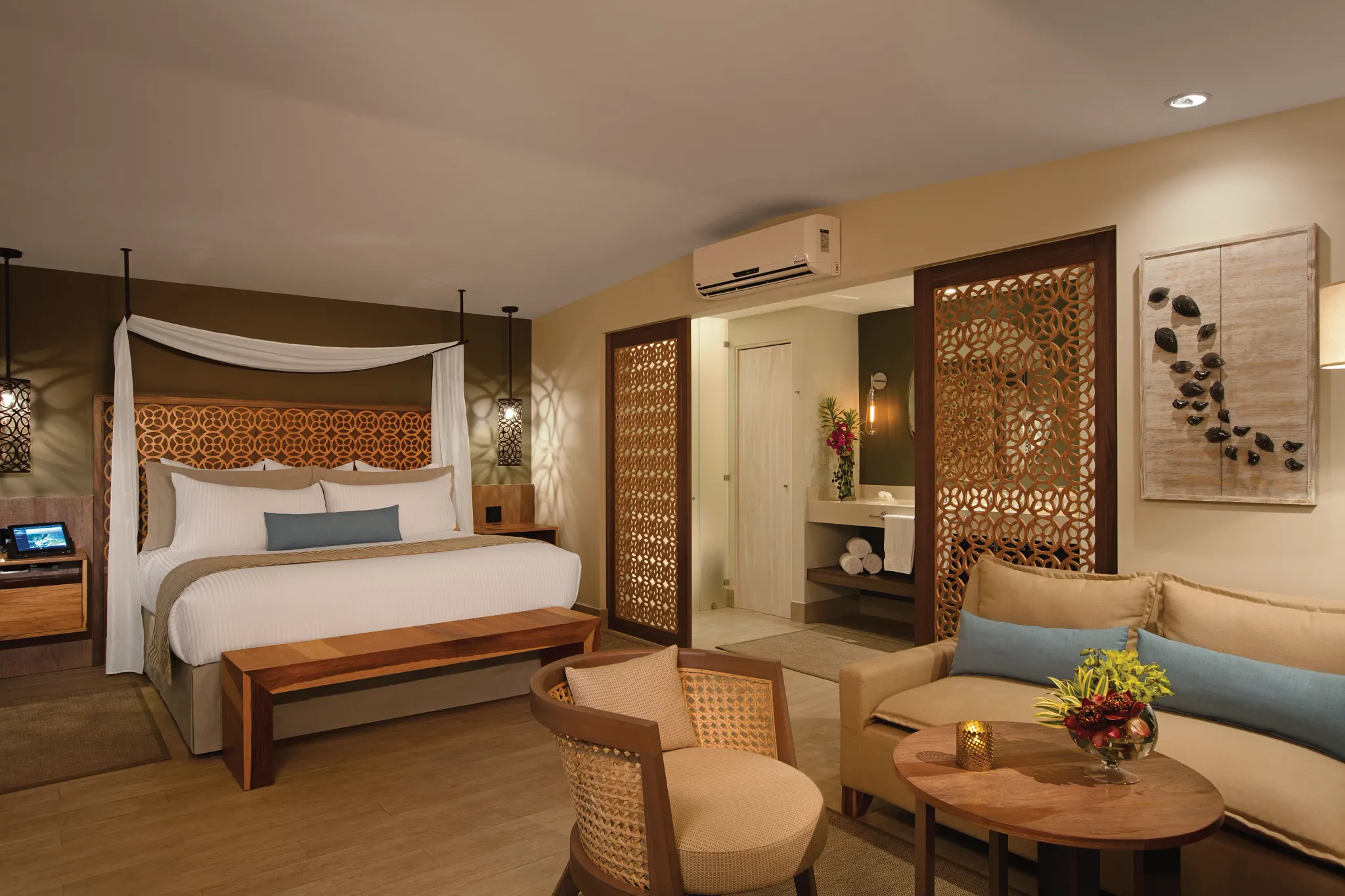 Preferred Club Bungalow Suite Ocean Front — King Bed — Secrets Papagayo