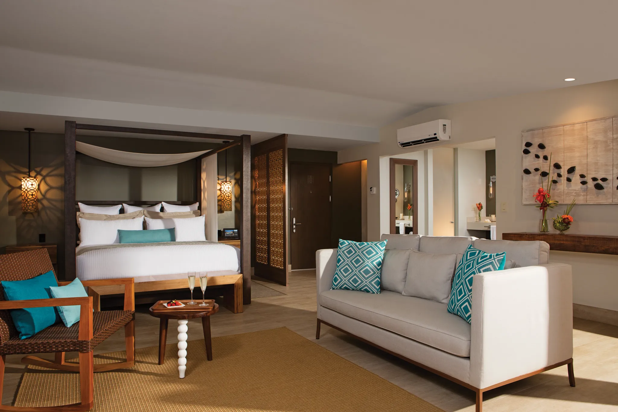 Preferred Club Junior Suite Ocean Front — King Bed — Secrets Papagayo