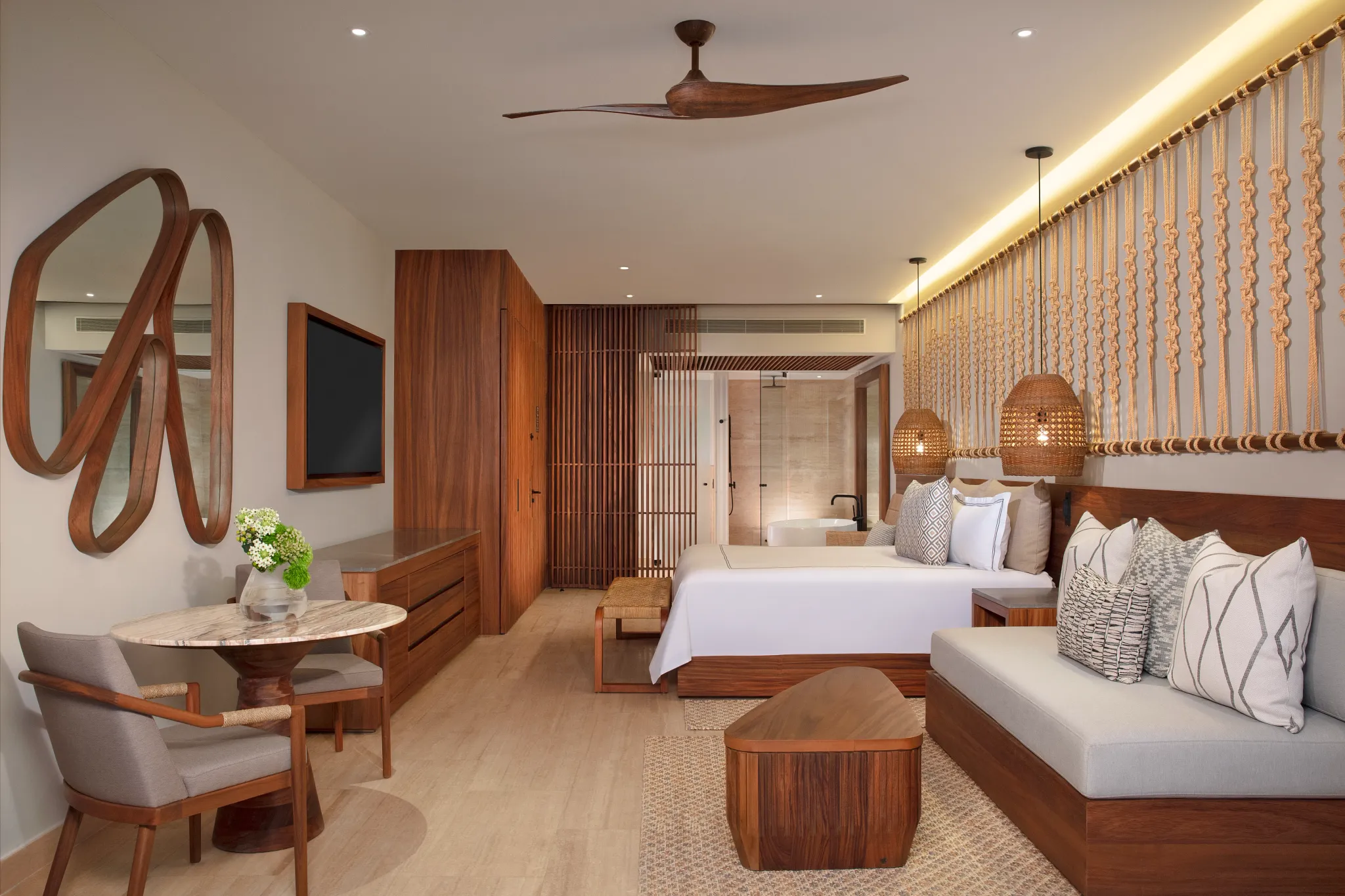 Junior Suite Swim Out King Bed