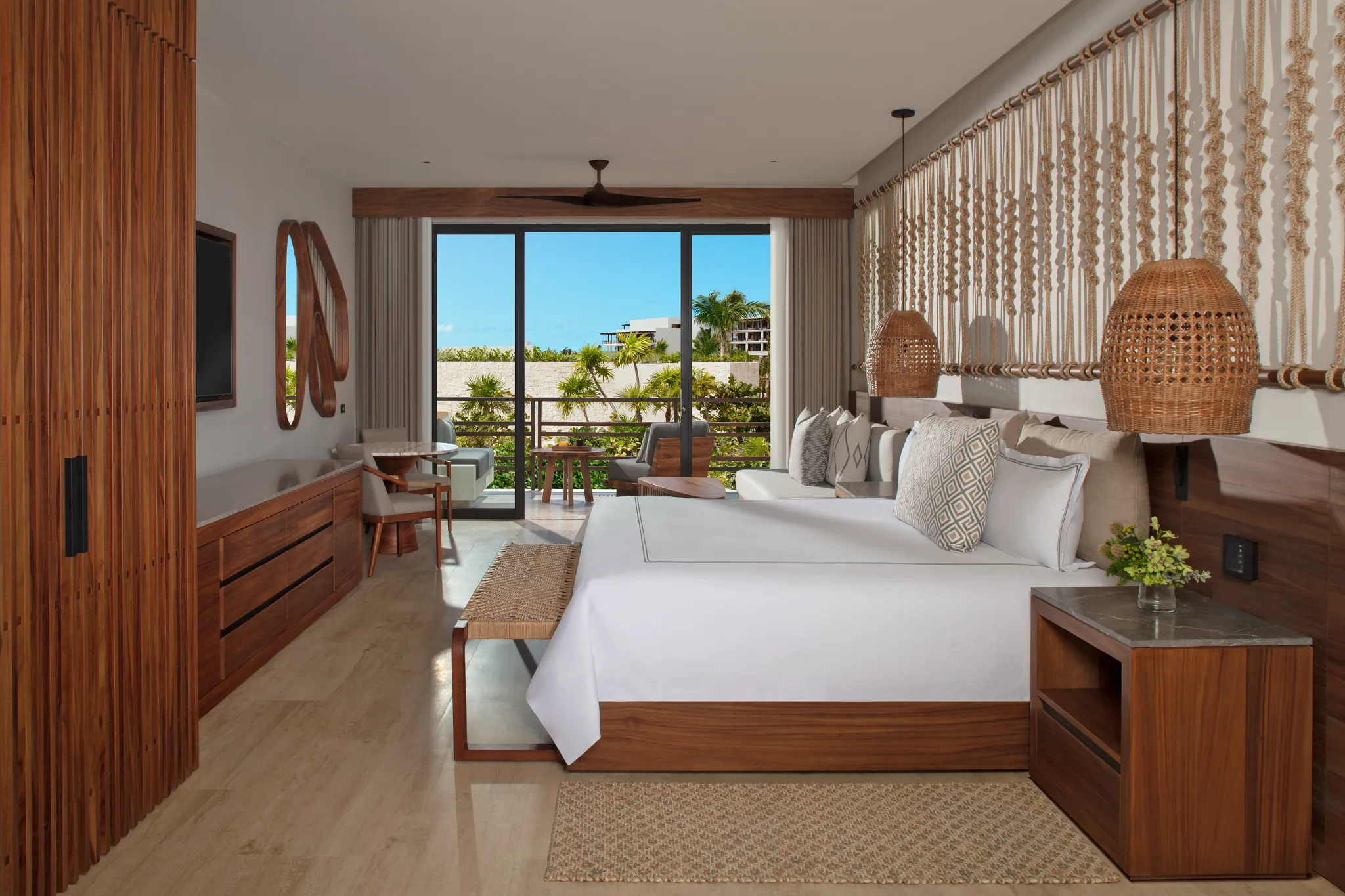 Junior Suite Tropical View King Bed