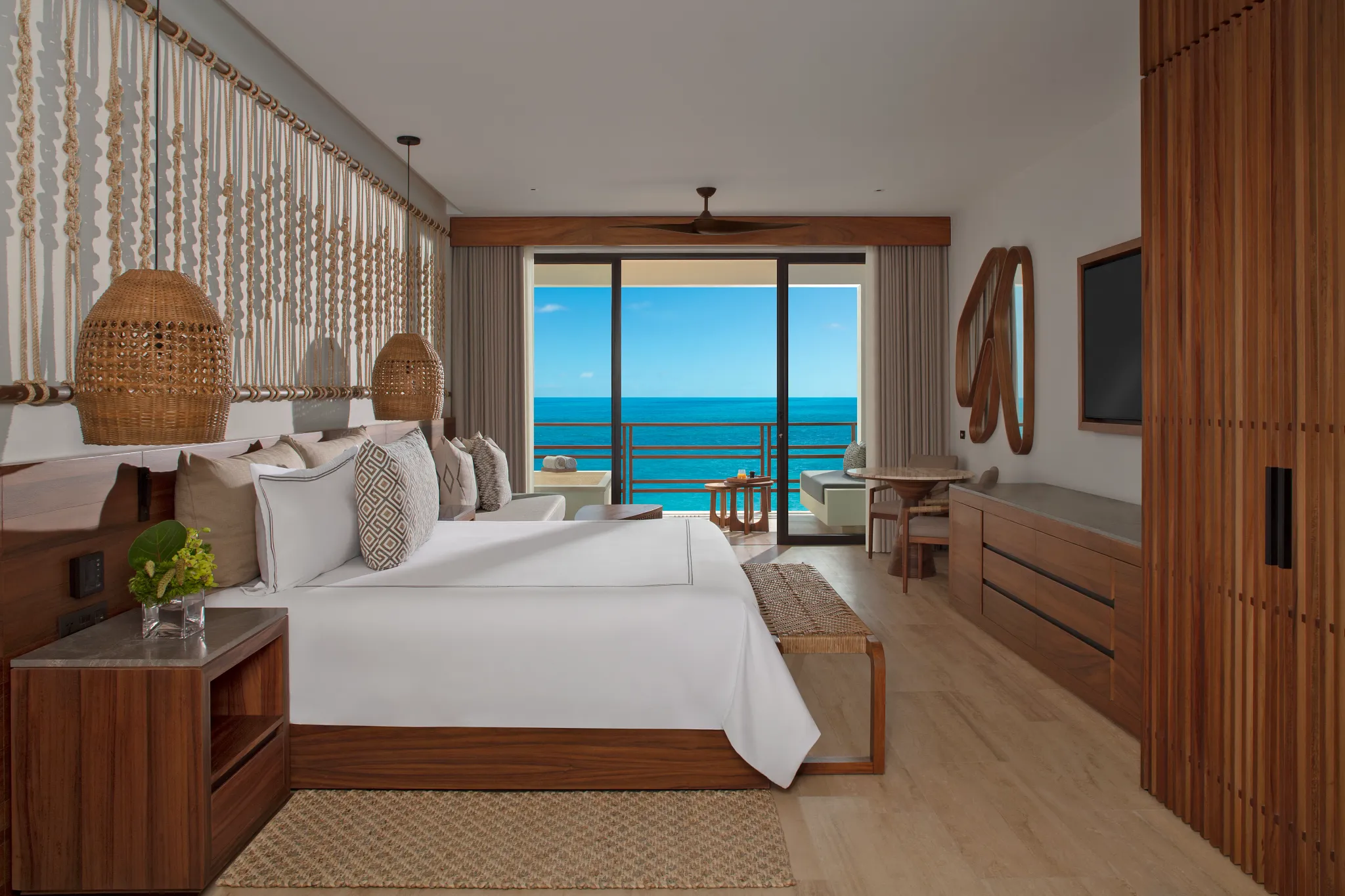 Preferred Club Junior Suite Ocean Front King Bed
