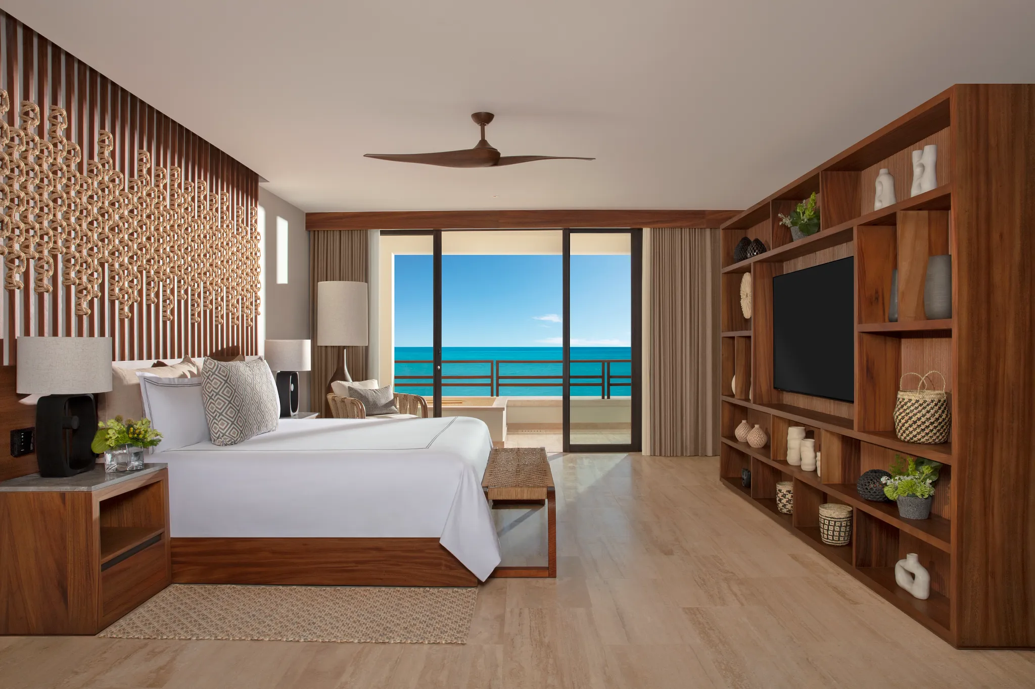 Preferred Club Master Suite Ocean Front King Bed