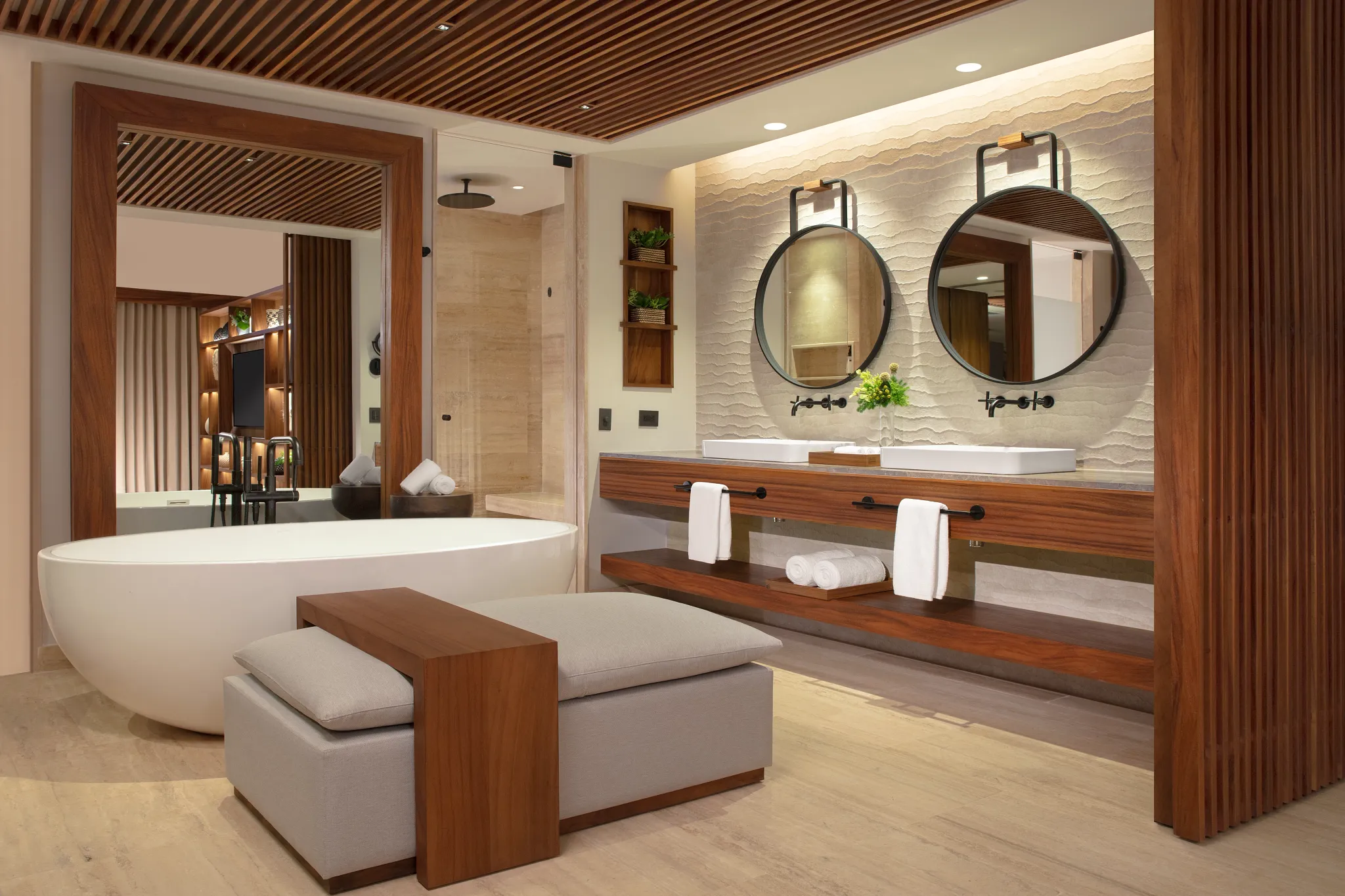 Preferred Club Master Suite Swim Out Ocean Front Bathroom