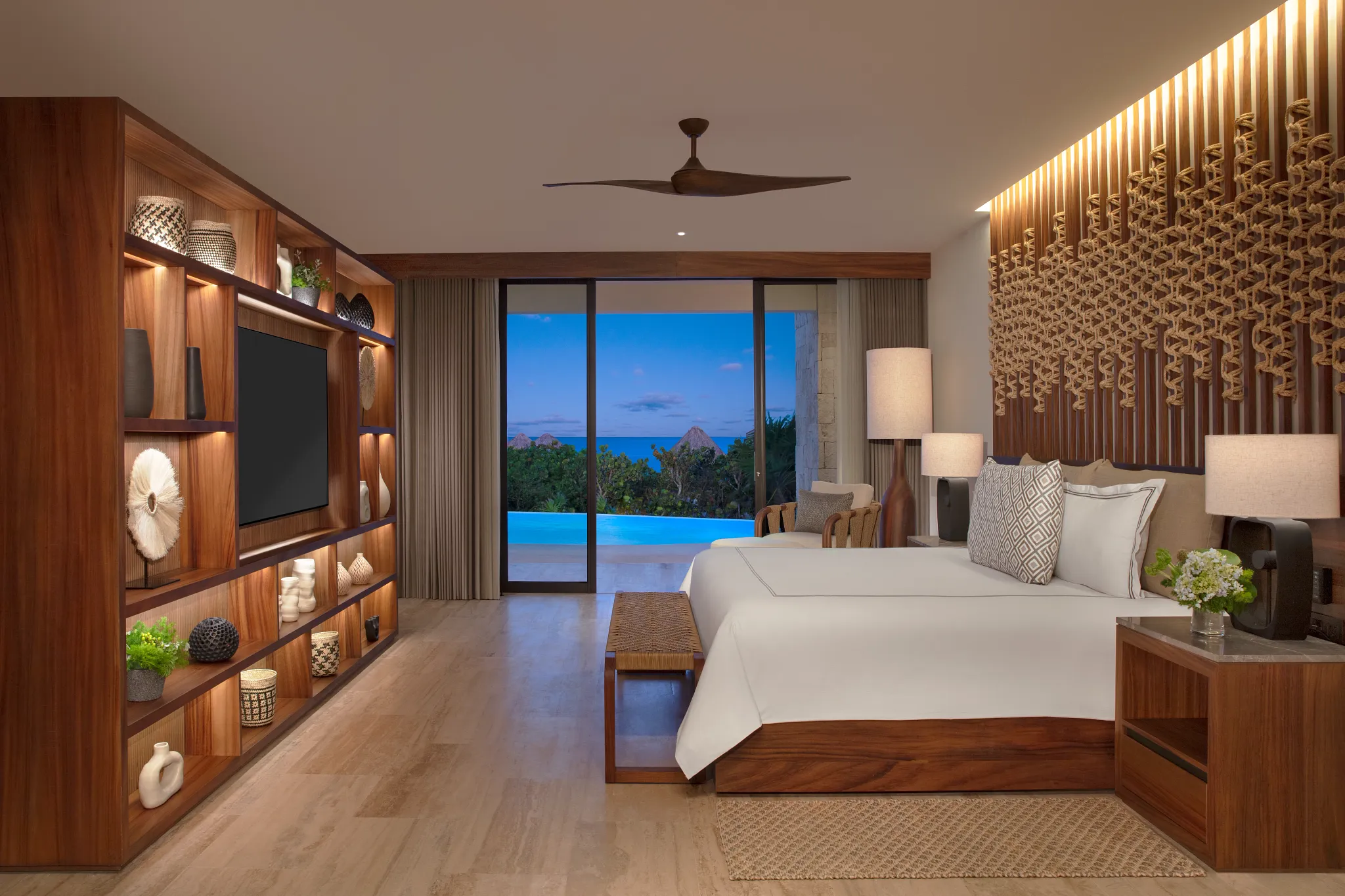 Preferred Club Master Suite Swim Out Ocean Front King Bed