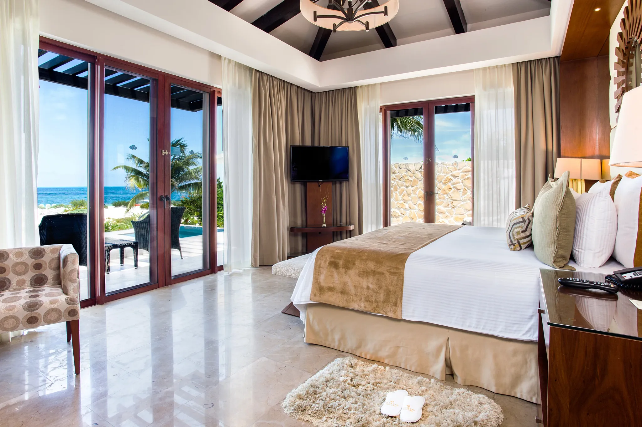 Presidential Suite bedroom and terrace — Secrets Playa Mujeres