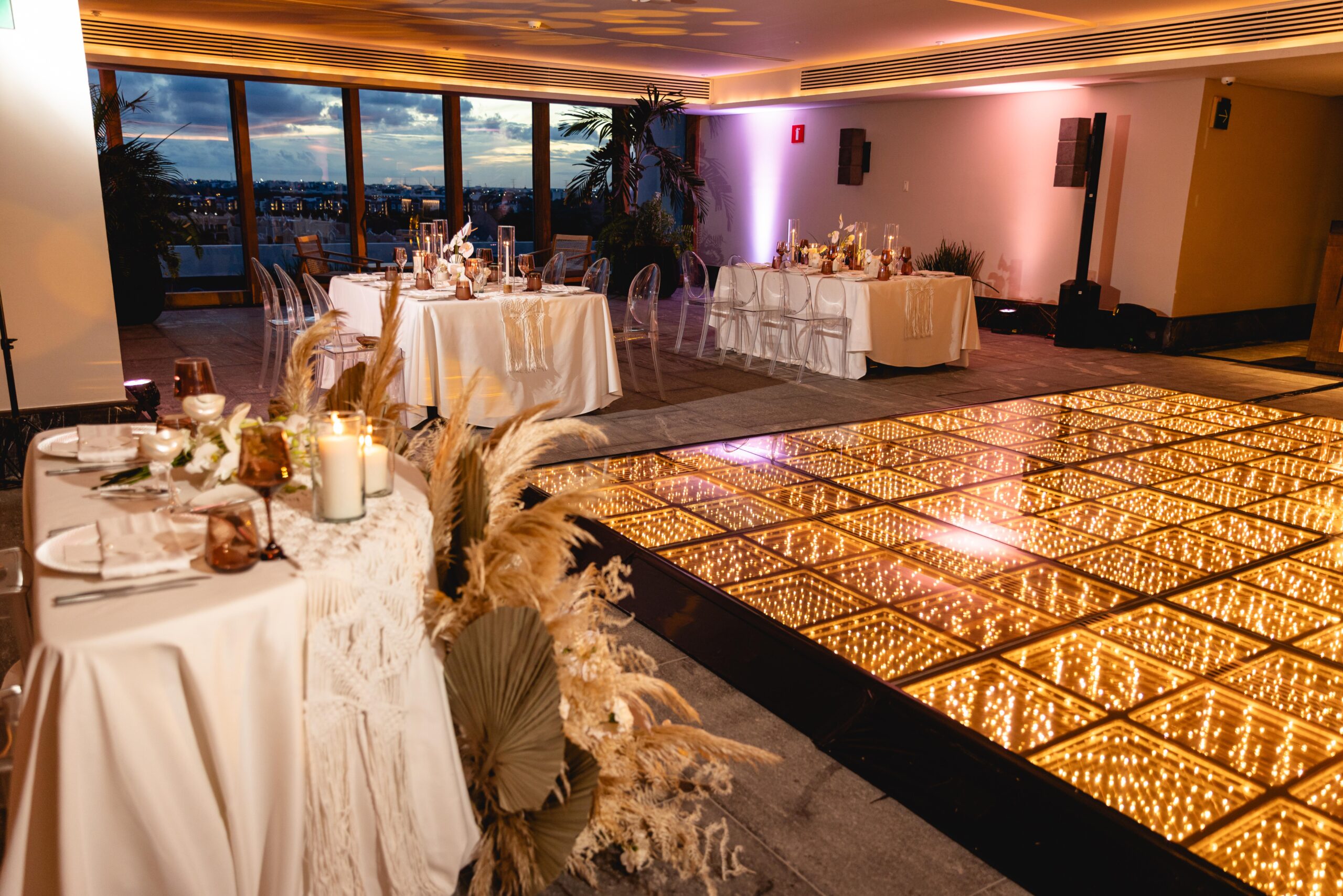 Sky Wedding Salón interior — Secrets Moxché