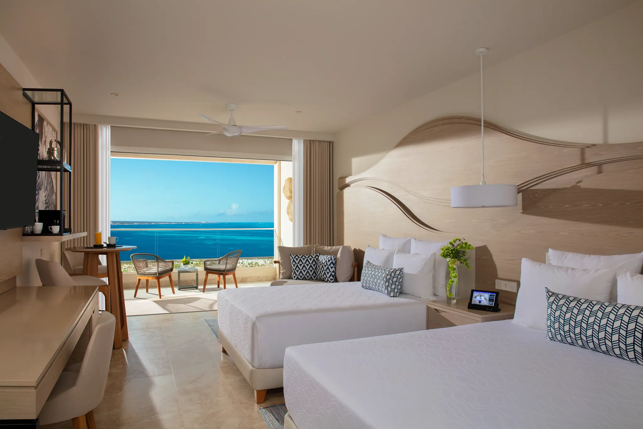 xcelerate Jr. Suite Live Big Ocean Front — Breathless Cancun Soul