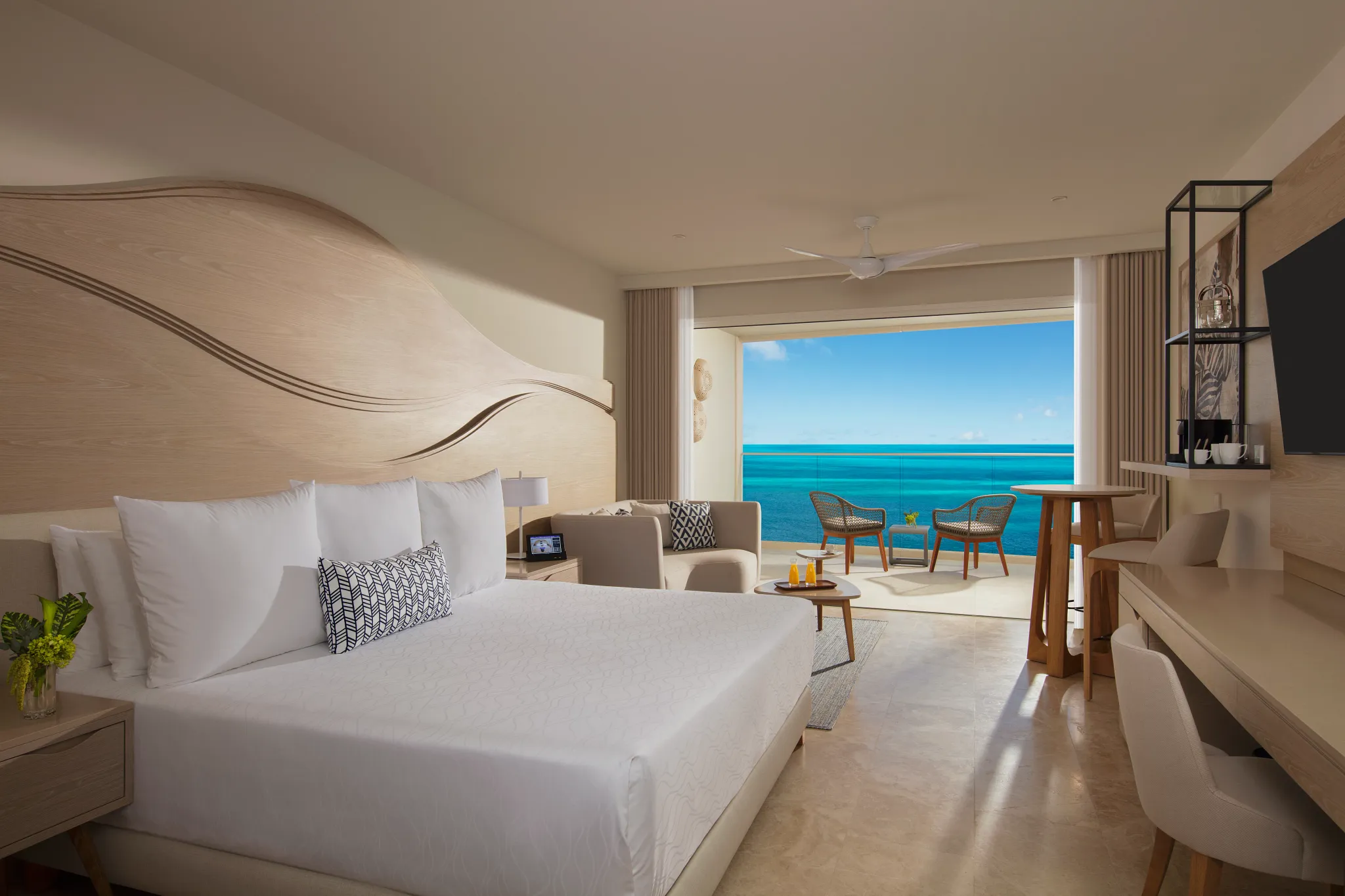 xcelerate Jr. Suite Ocean Front — Breathless Cancun Soul