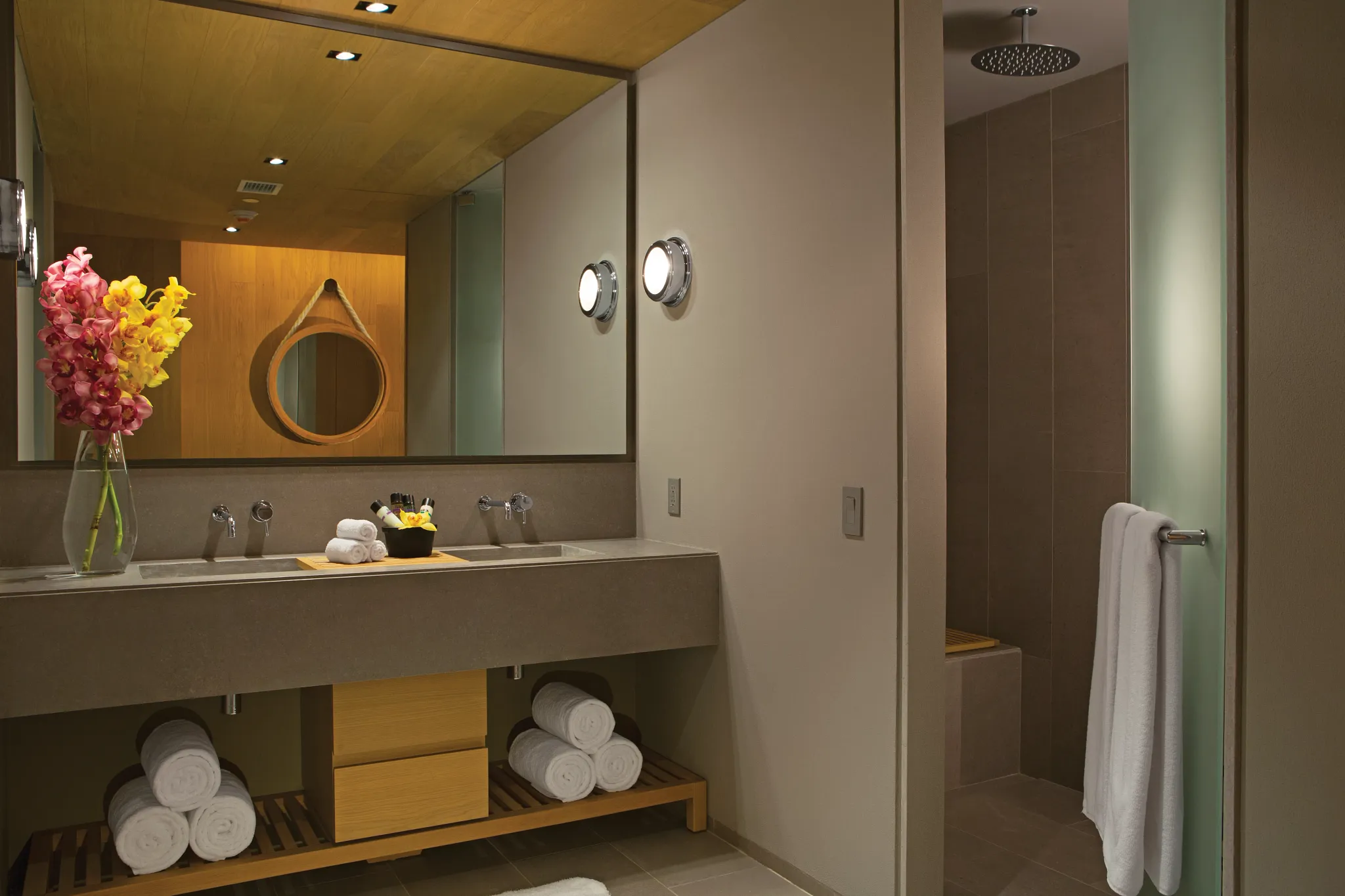 xhale Club Romance Suite bathroom