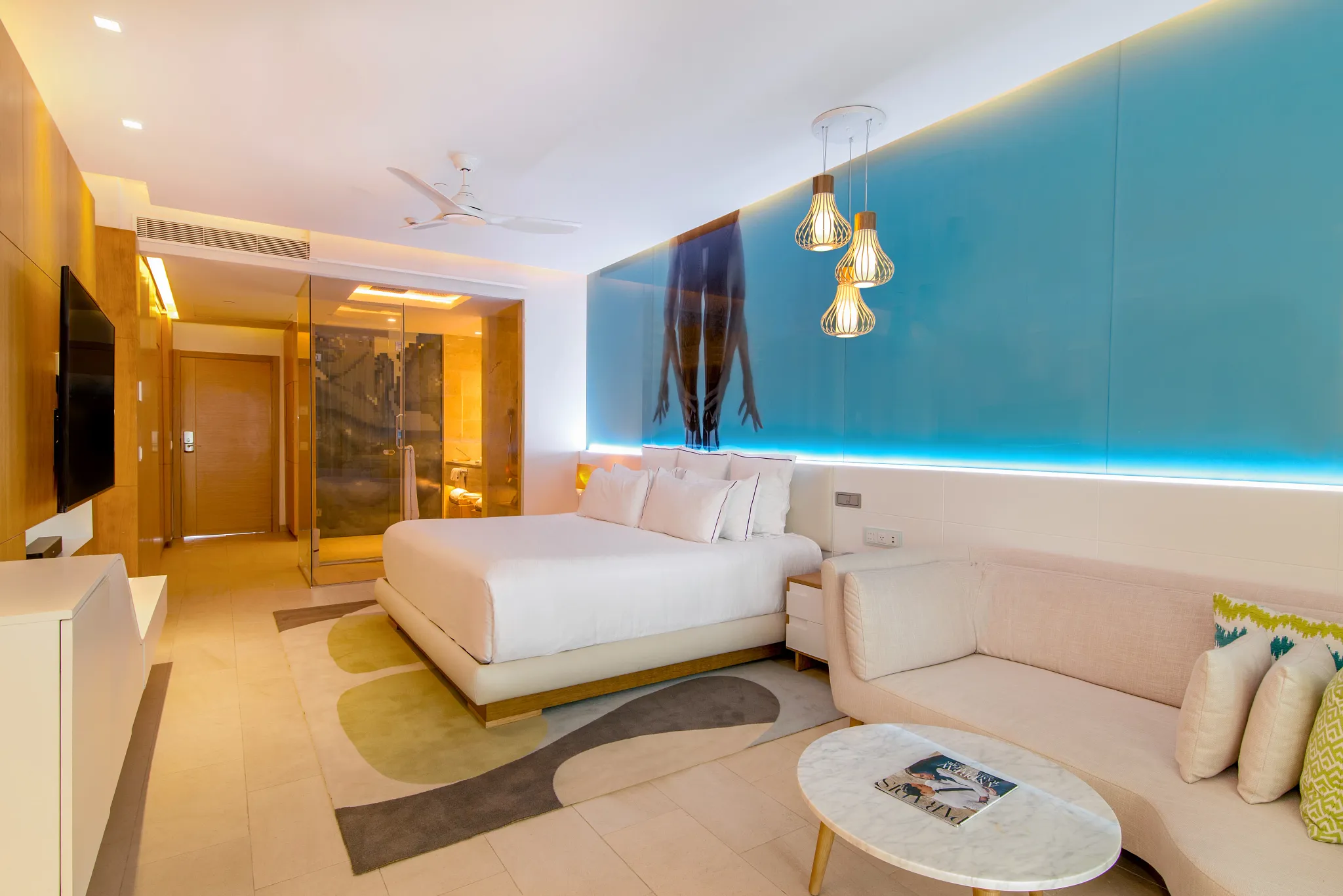 xhale Club Junior Suite Swim Up King Bed