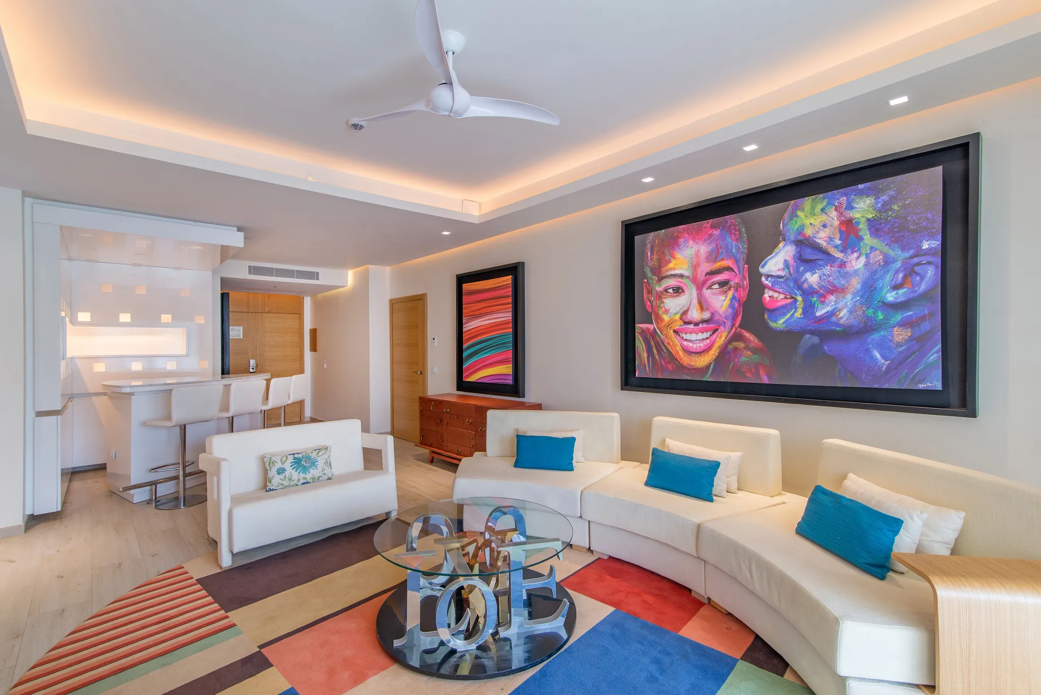 xhale Club Master Suite Swim Out Seating Area