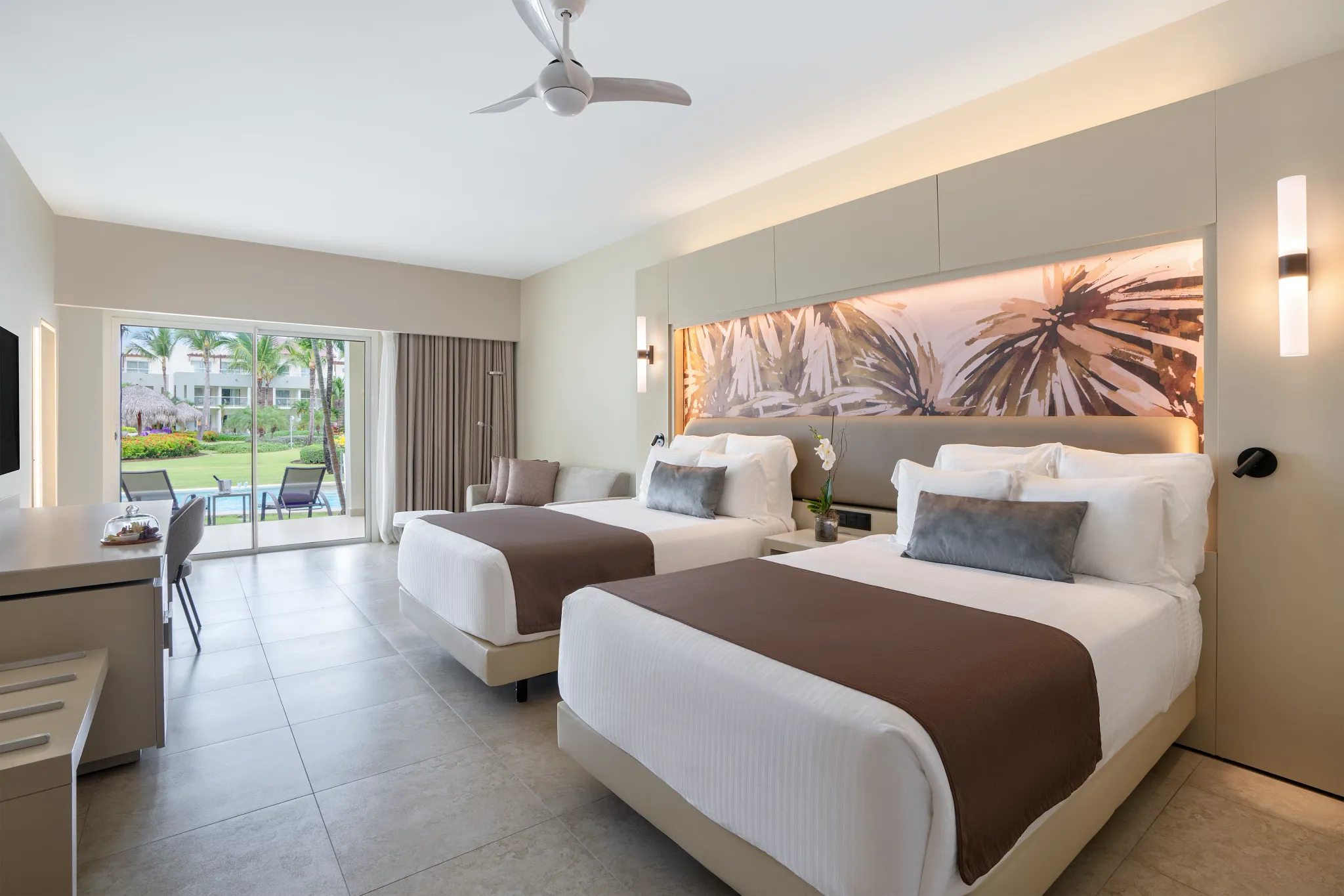 Allure Junior Suite Swim Up — Breathless Punta Cana