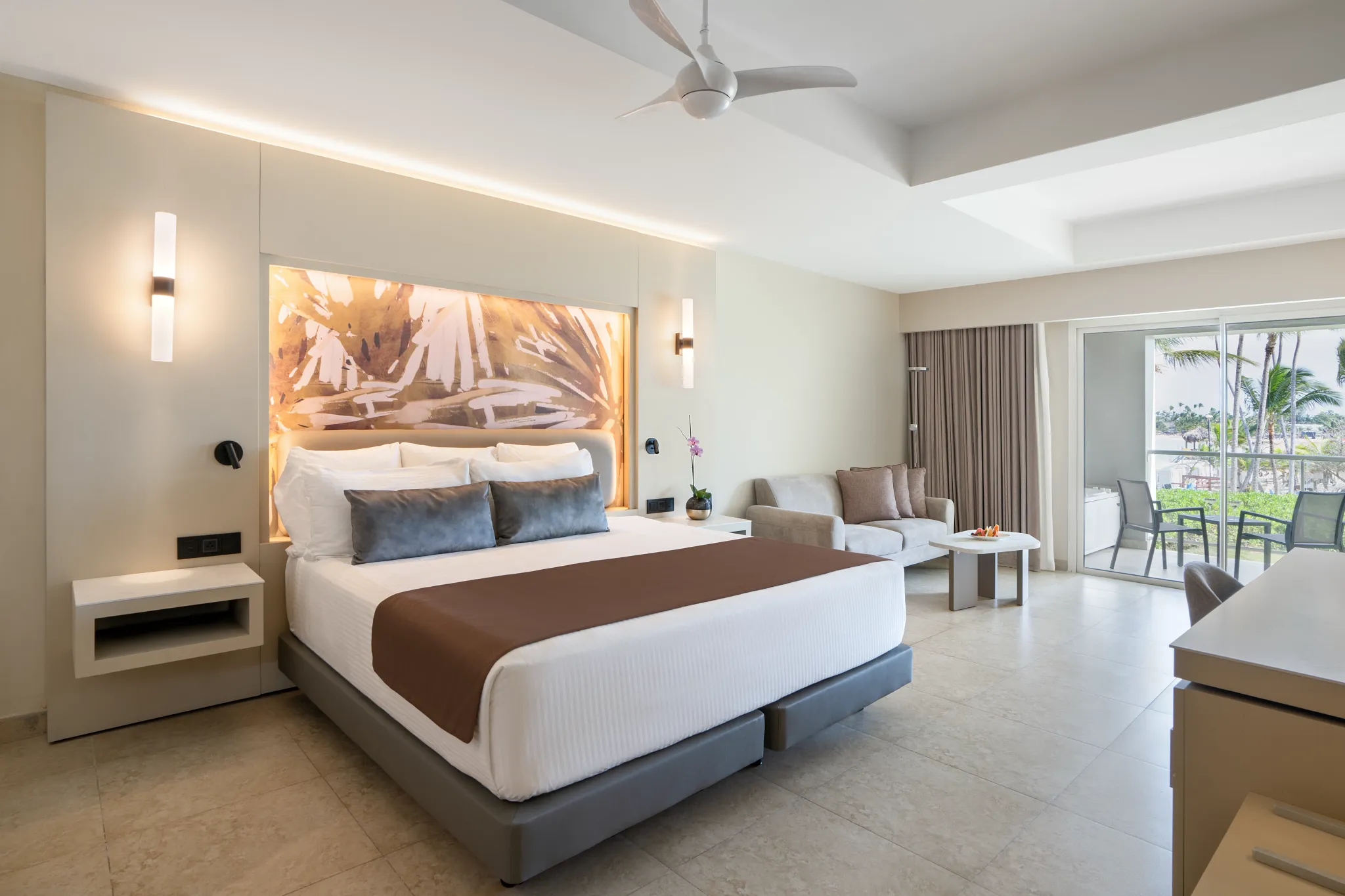 xhale club Junior Suite Partial Ocean View — King Bed