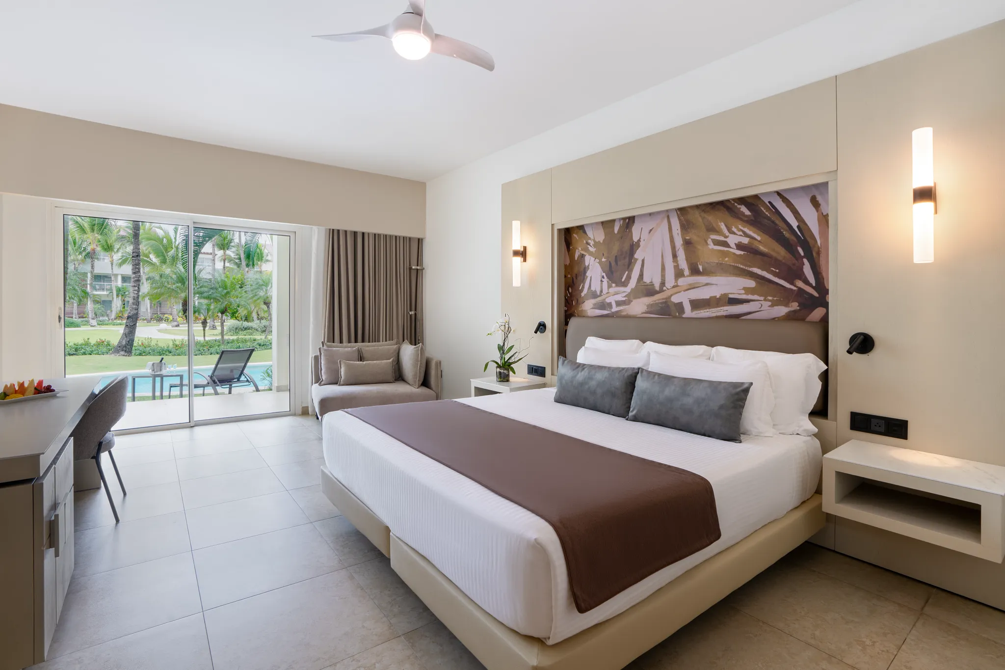 xhale club Junior Suite Swim Up — Breathless Punta Cana