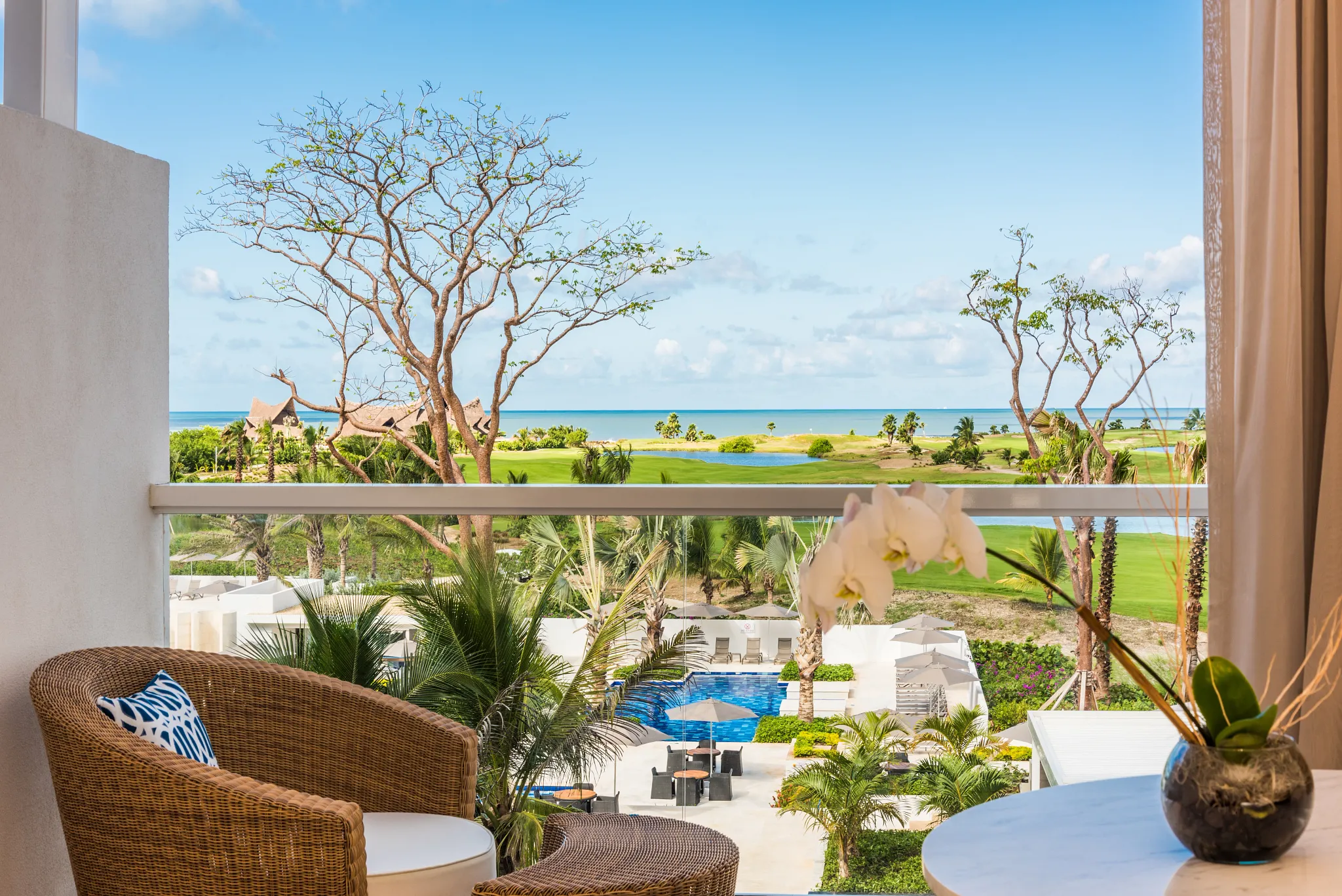 Preferred Club Master Suite Ocean Front Terrace — Dreams Karibana Cartagena