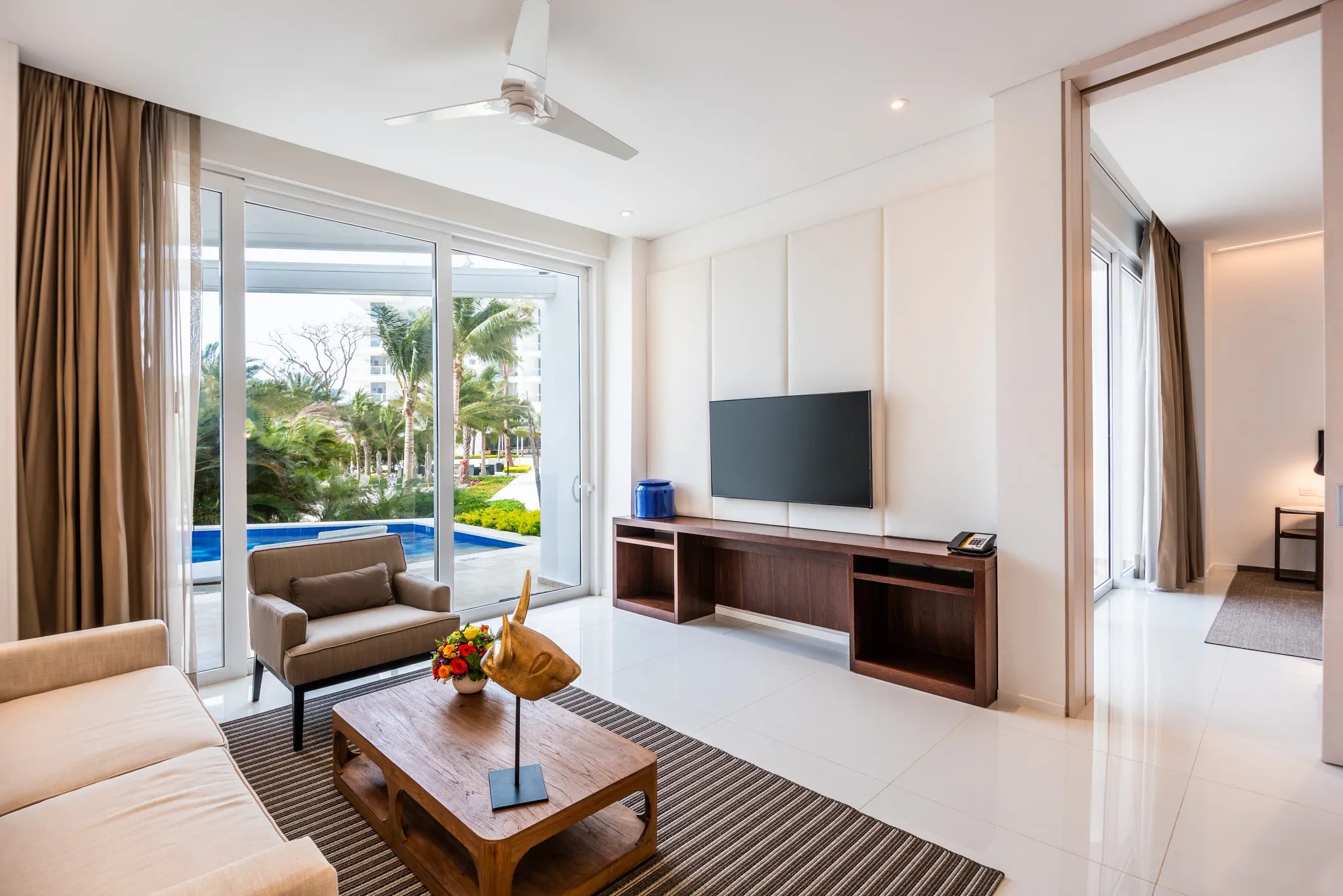 Preferred Club Master Suite Swim-Out Living Area — Dreams Karibana Cartagena
