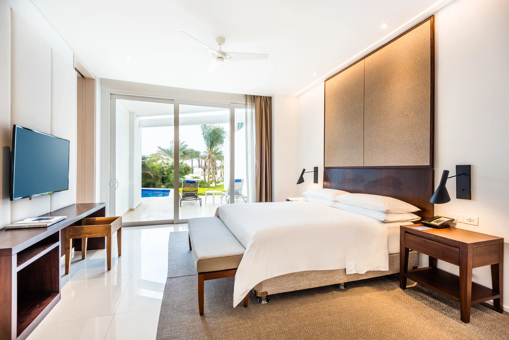 Preferred Club Master Suite Swim-Out — Dreams Karibana Cartagena