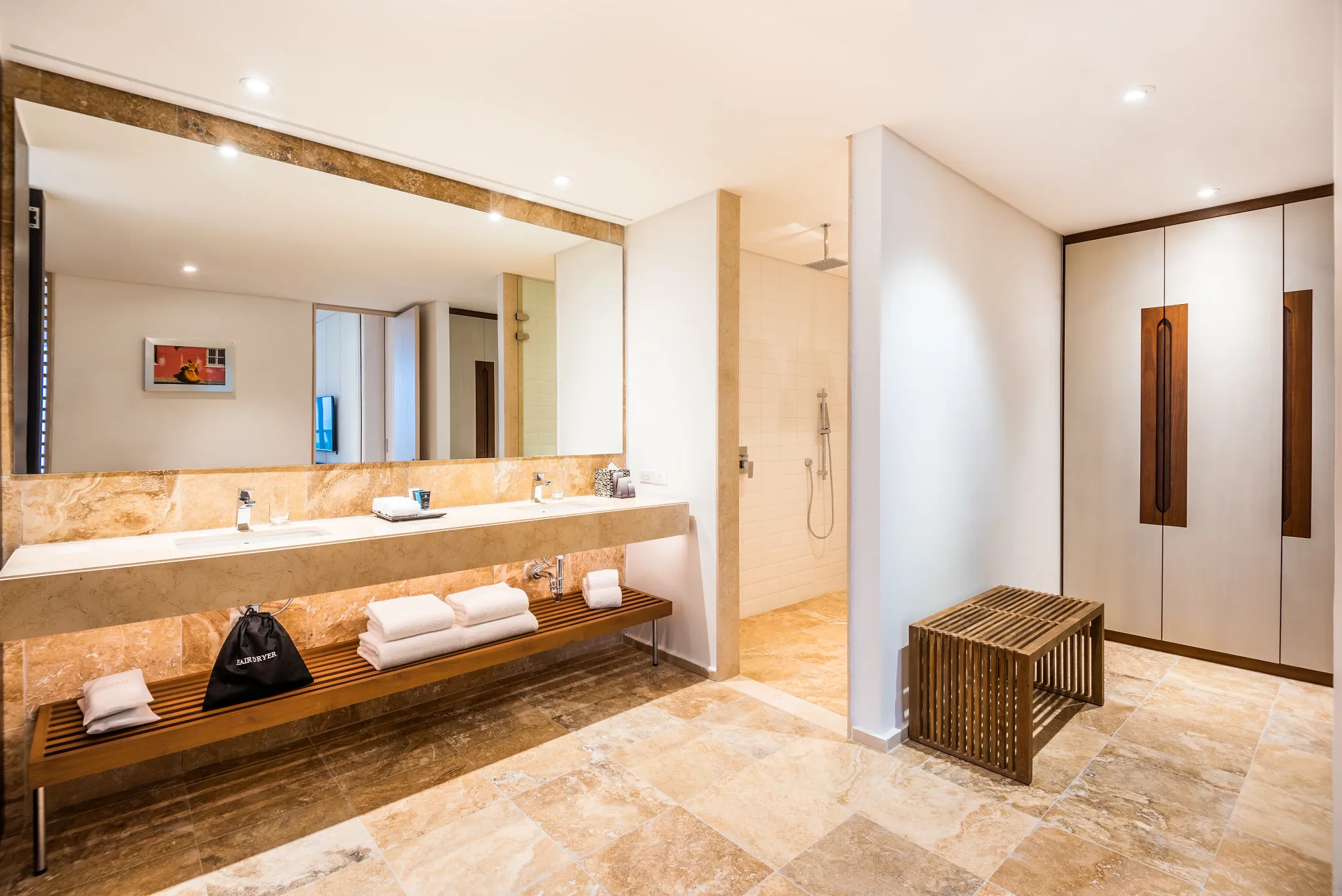Preferred Club Presidential Suite Swim-Out Tropical View Bathroom — Dreams Karibana Cartagena