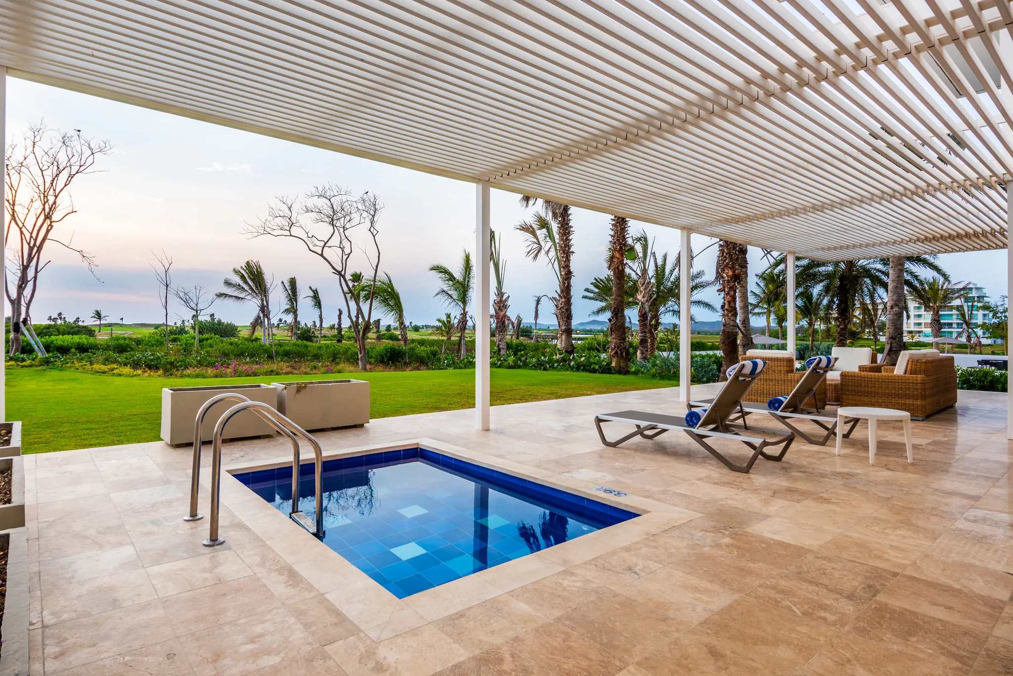 Preferred Club Presidential Suite Swim-Out Tropical View — Dreams Karibana Cartagena