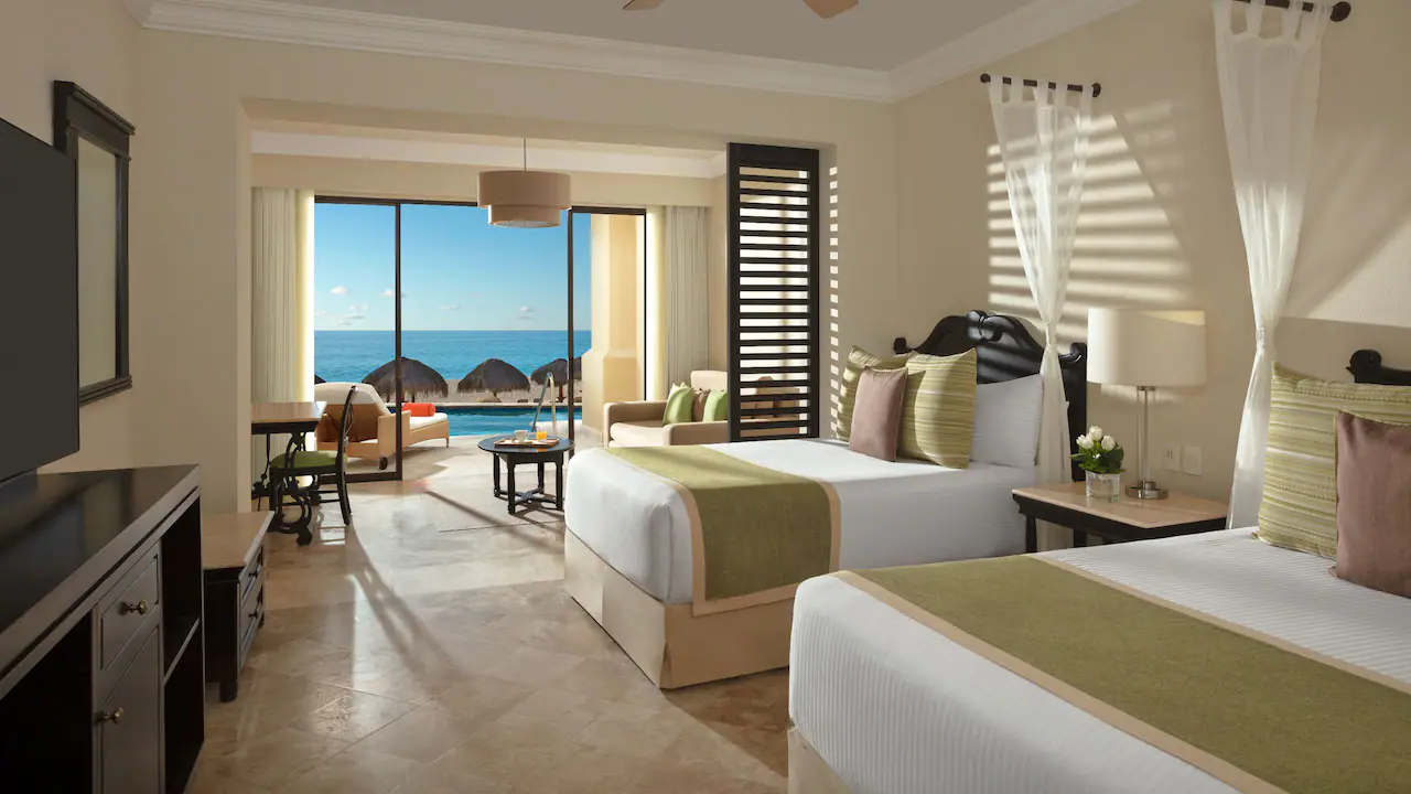Preferred Club Junior Suite Ocean Front Swim-Out Double — Dreams Los Cabos