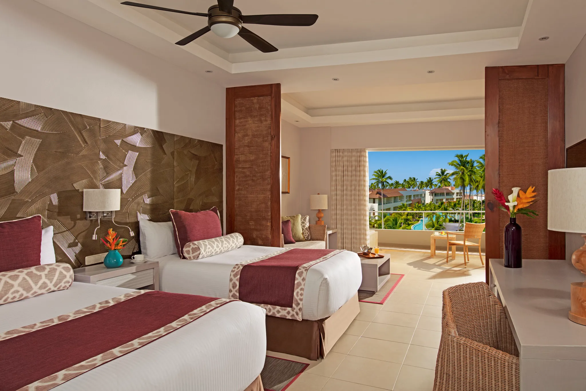 Deluxe Pool View Dreams Royal Beach