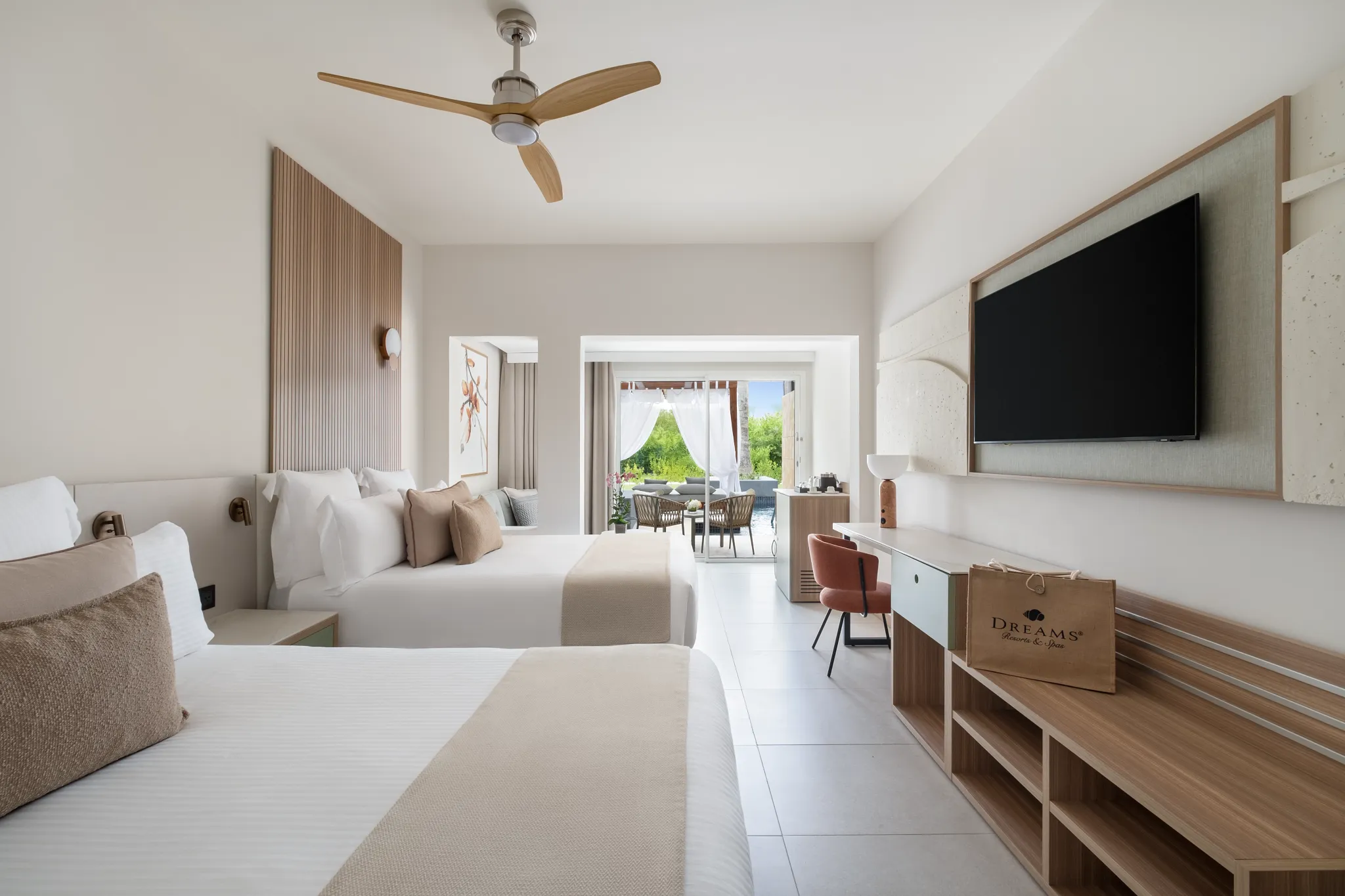 Preferred Club Junior Suite Swim Out Double Beds